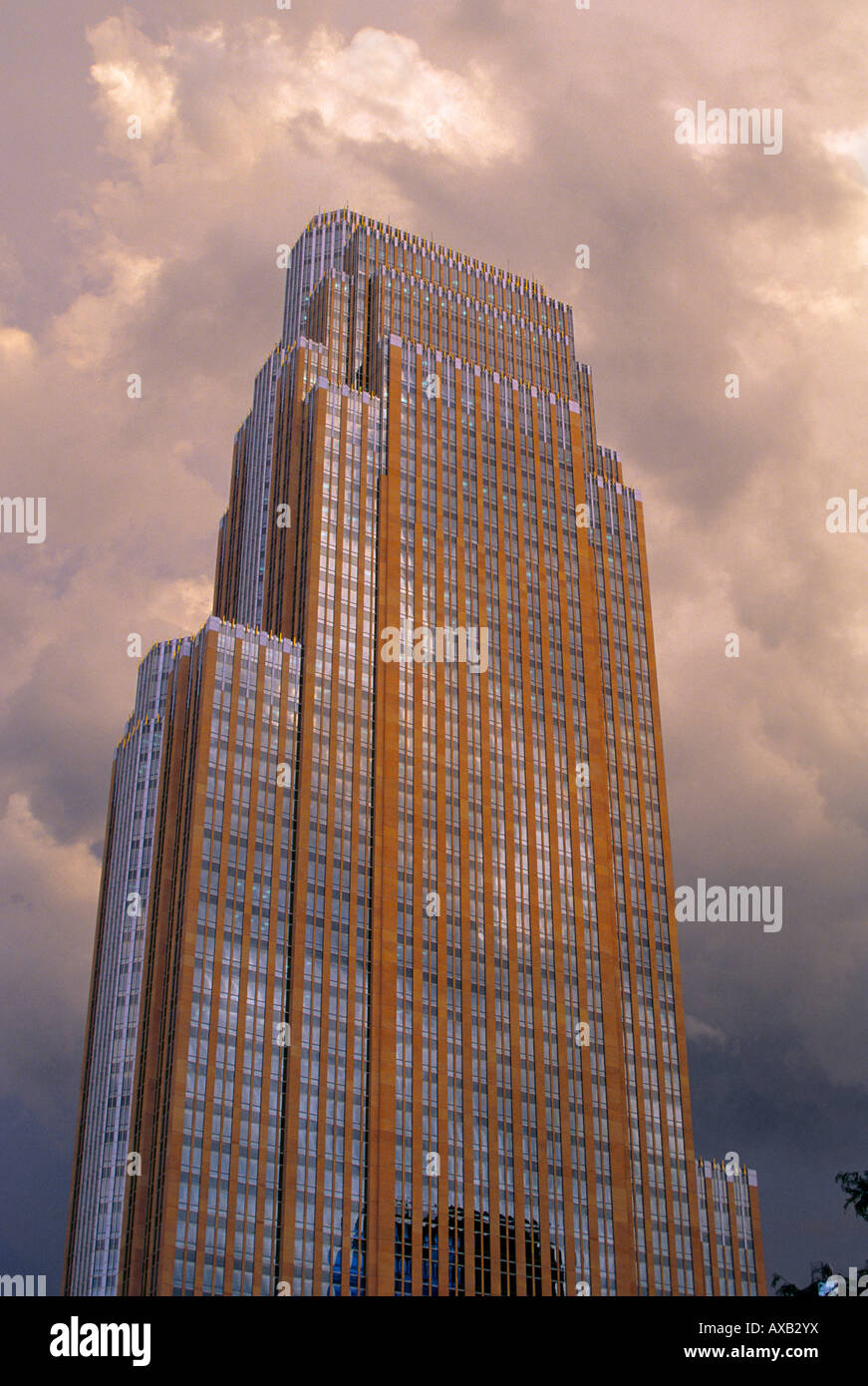 BEAUTIFUL WELLS FARGO CENTER IN DOWNTOWN MINNEAPOLIS, MINNESOTA AGAINST