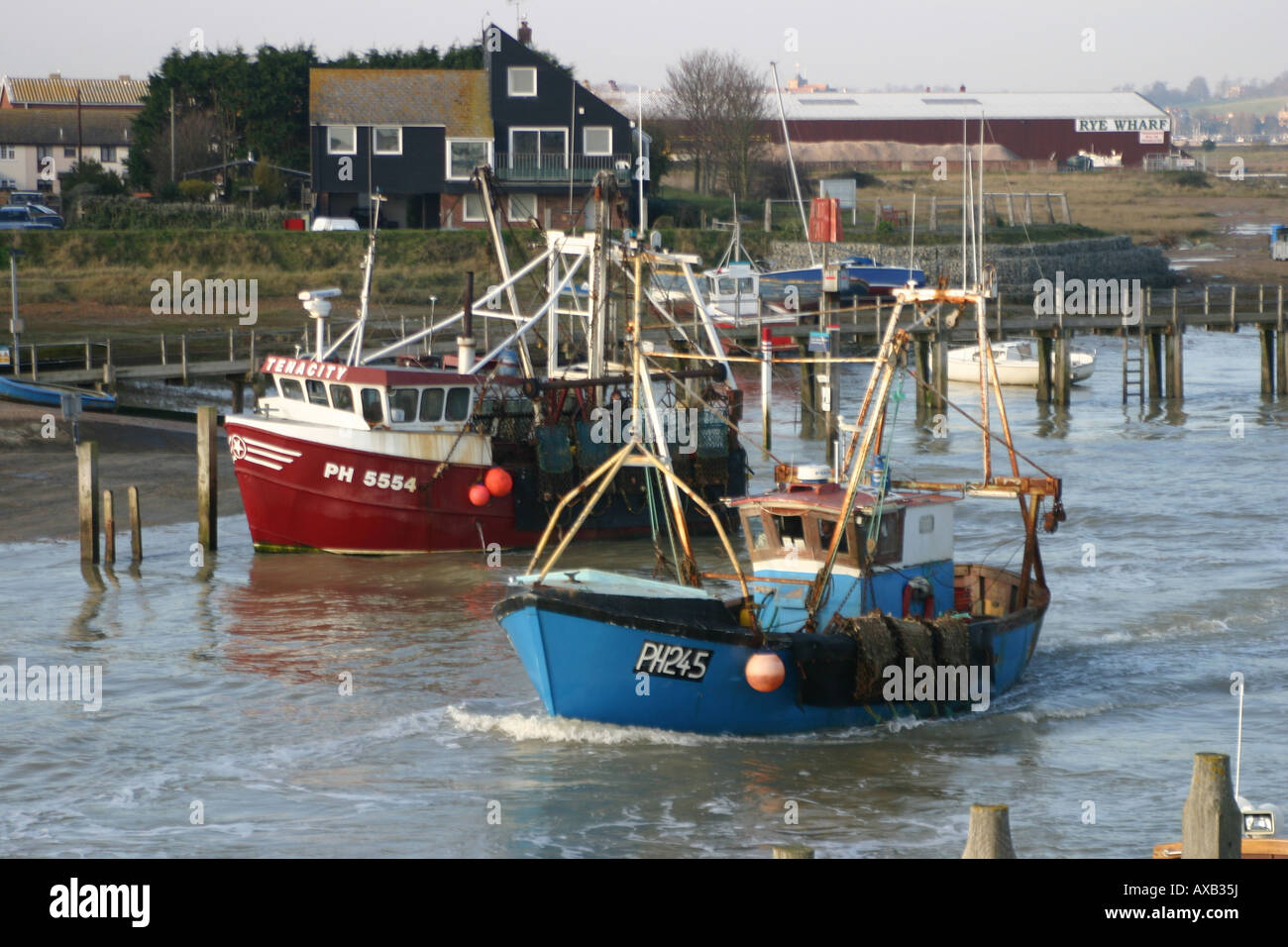 short shallow sea cod fishing boats scallop hoist rye east sussex