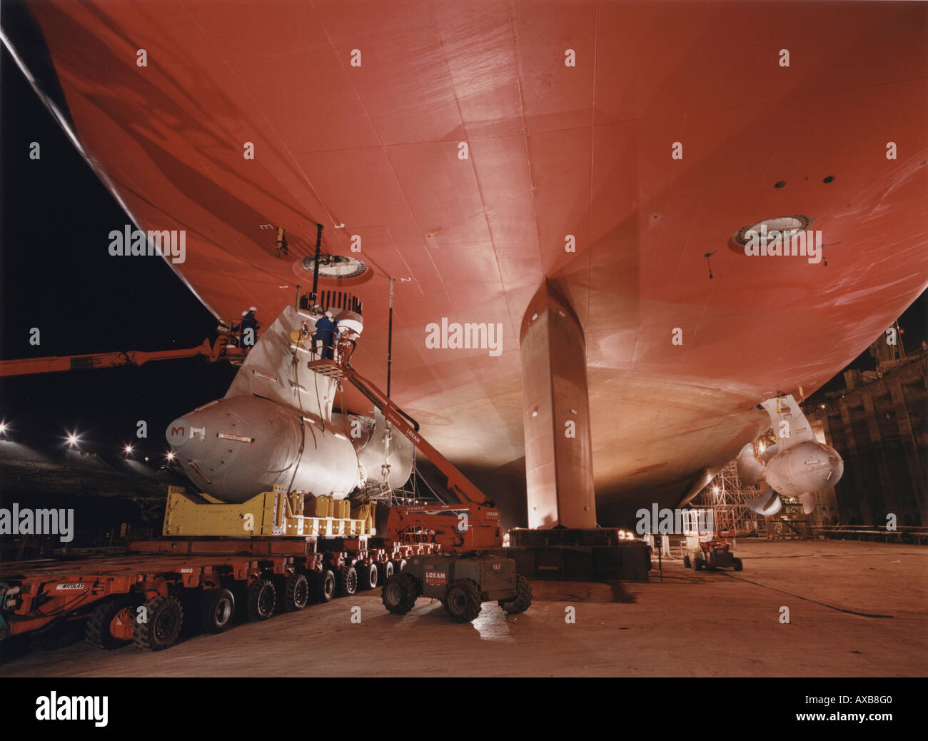 Assembly of the engine nacelles, Queen Mary 2, Shipyard in Saint