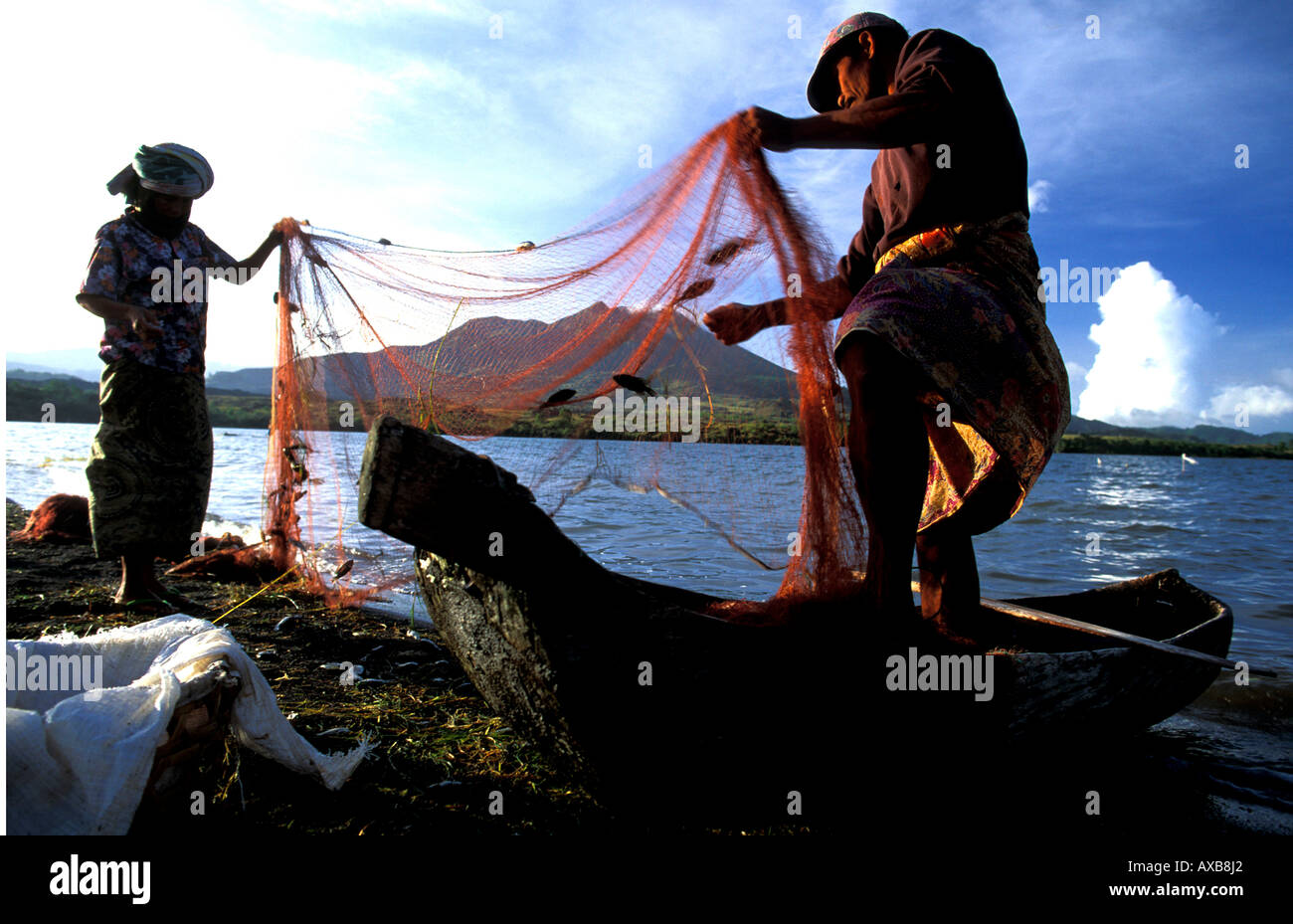 disinfecting fishing nets AQUANEAT 8 Inch Aquarium Fish Net, Wastes Skimming Cleaning Tool with Firm Handle for Fish Tanks Small Ponds : Pet Supplies protect fishslime Rubber net against nets get tangled Long What do people use for