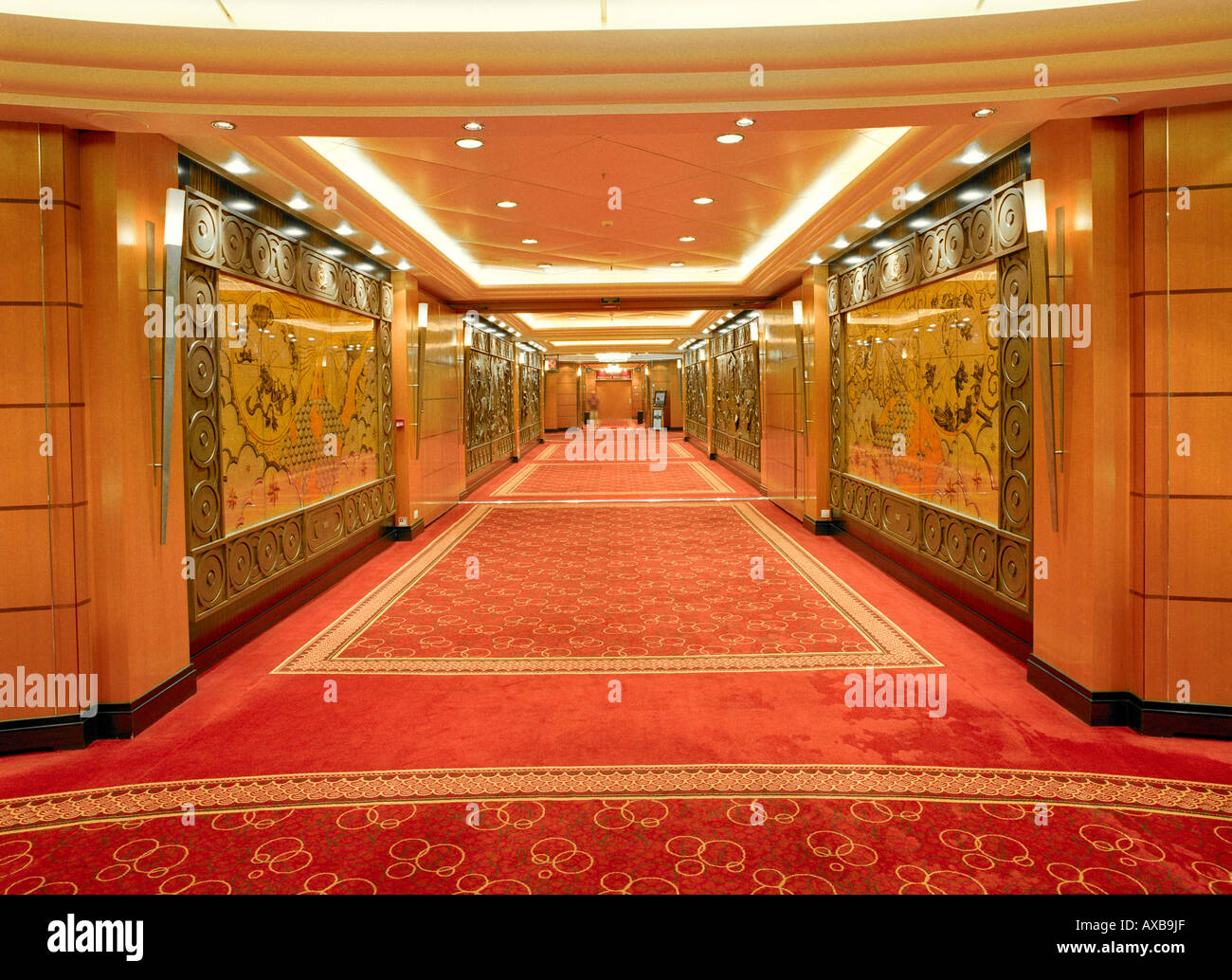 Queen mary 2 interior hires stock photography and images Alamy