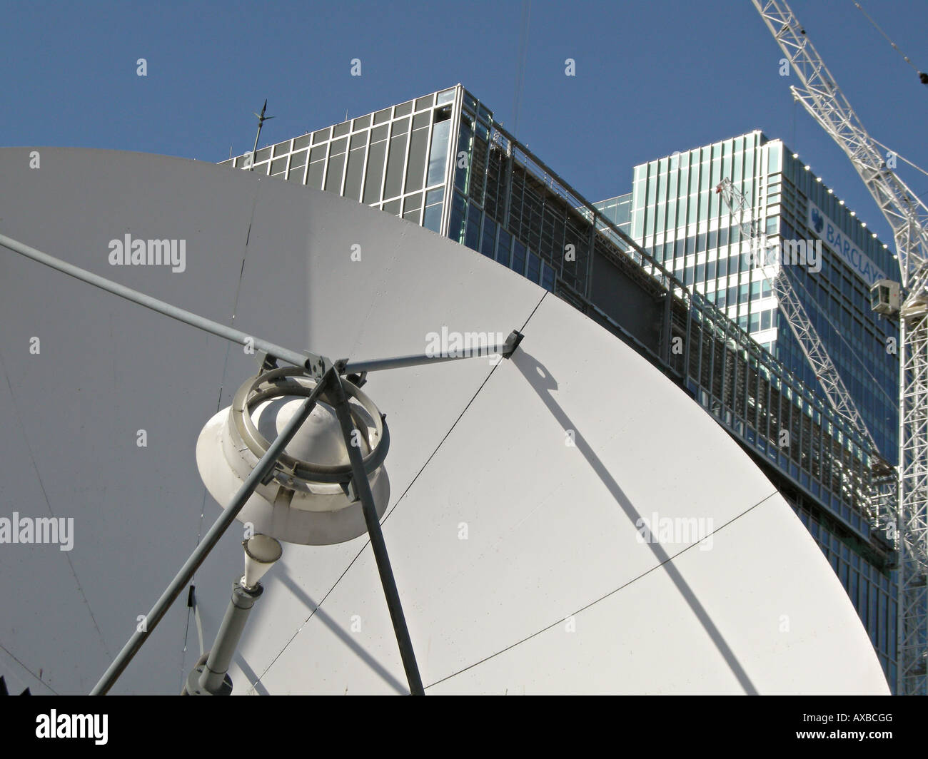 Satellite dish internet hi-res stock photography and images - Alamy