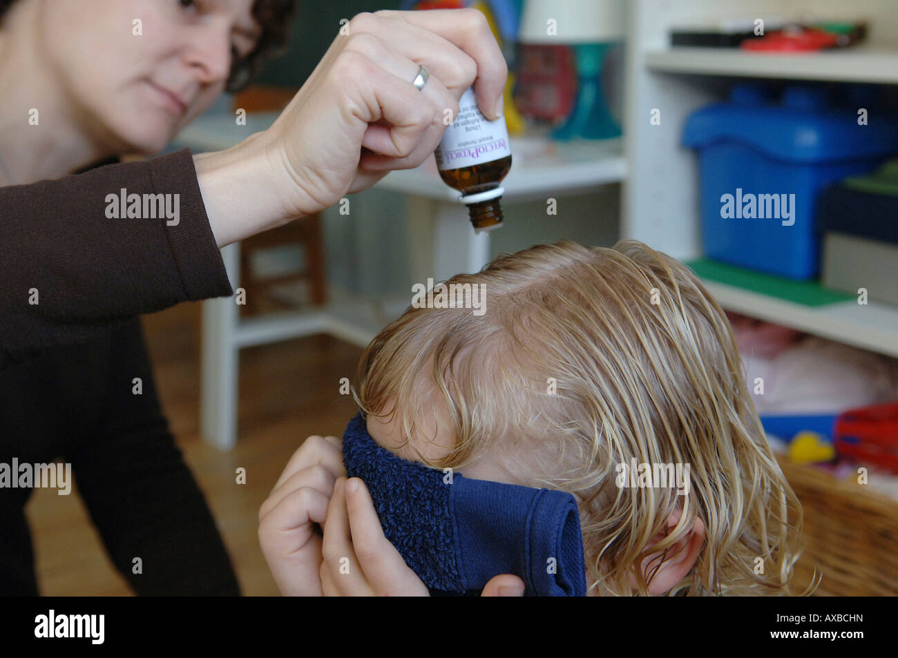 Head lice treatment Stock Photo Alamy