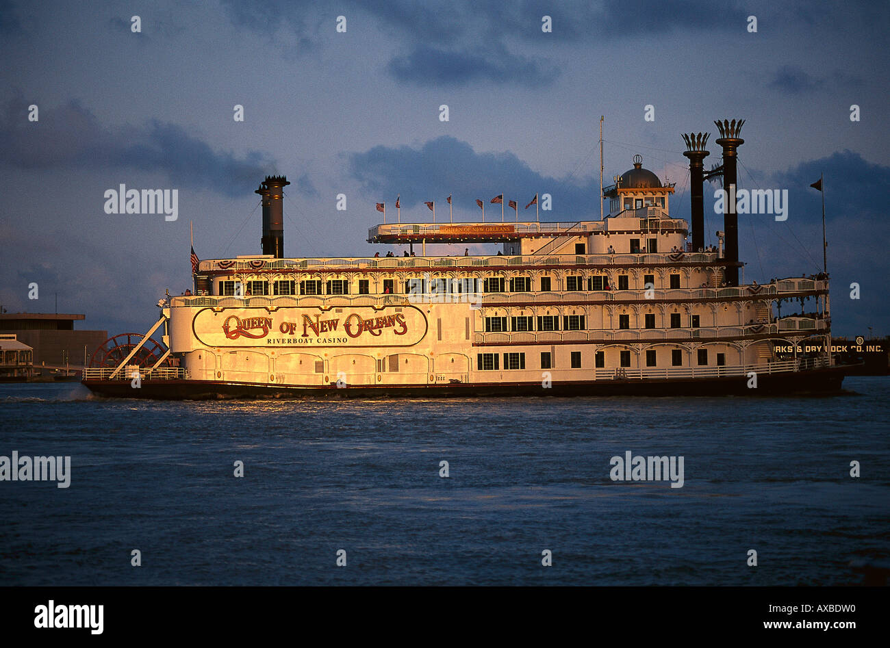 Mississippi paddle steamer dusk hires stock photography and images Alamy