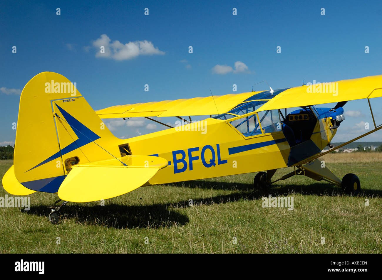 Cub j 3 piper j3 hi-res stock photography and images - Alamy