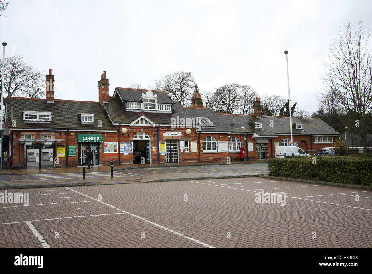 Farnborough Main Railway Station Stock Photo Alamy
