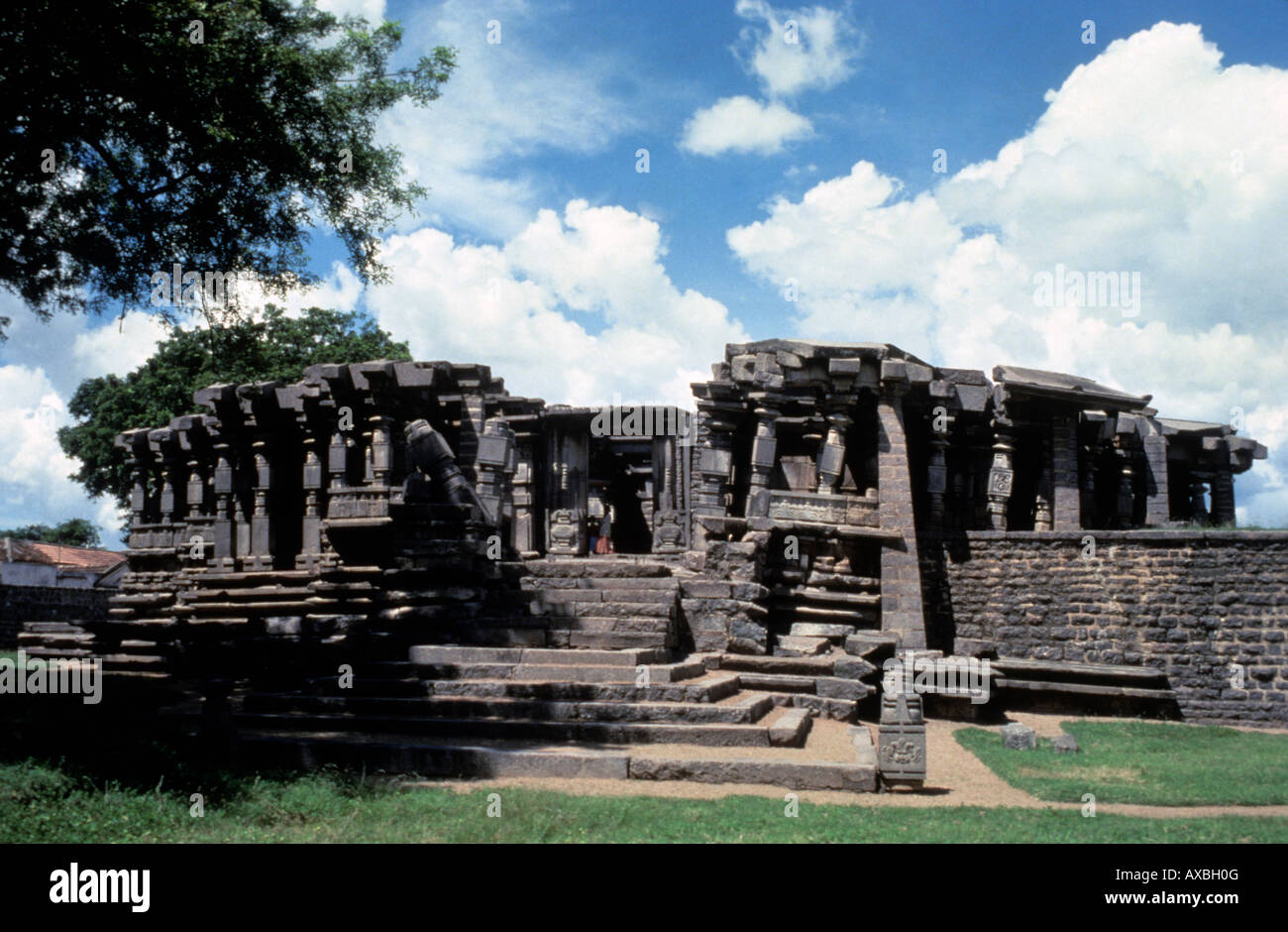 Hanamkonda (India) Ruined mandapa view from south.Thousand pillar Temple, Veyyi Stambhala Gudi.  Warangal India Stock Photo
