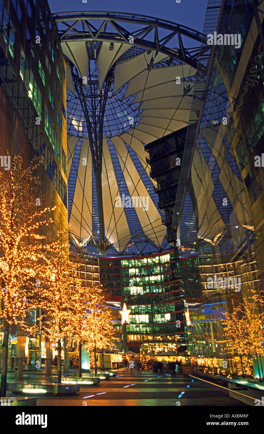 Berlin Potsdamer Platz Sony Center Atrium new forum covered by a huge cupola arch architecture by Helmut Jahn Murphy Chicago daw Stock Photo