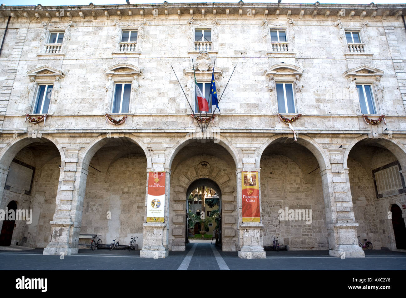 piazza arringo di ascoli piceno