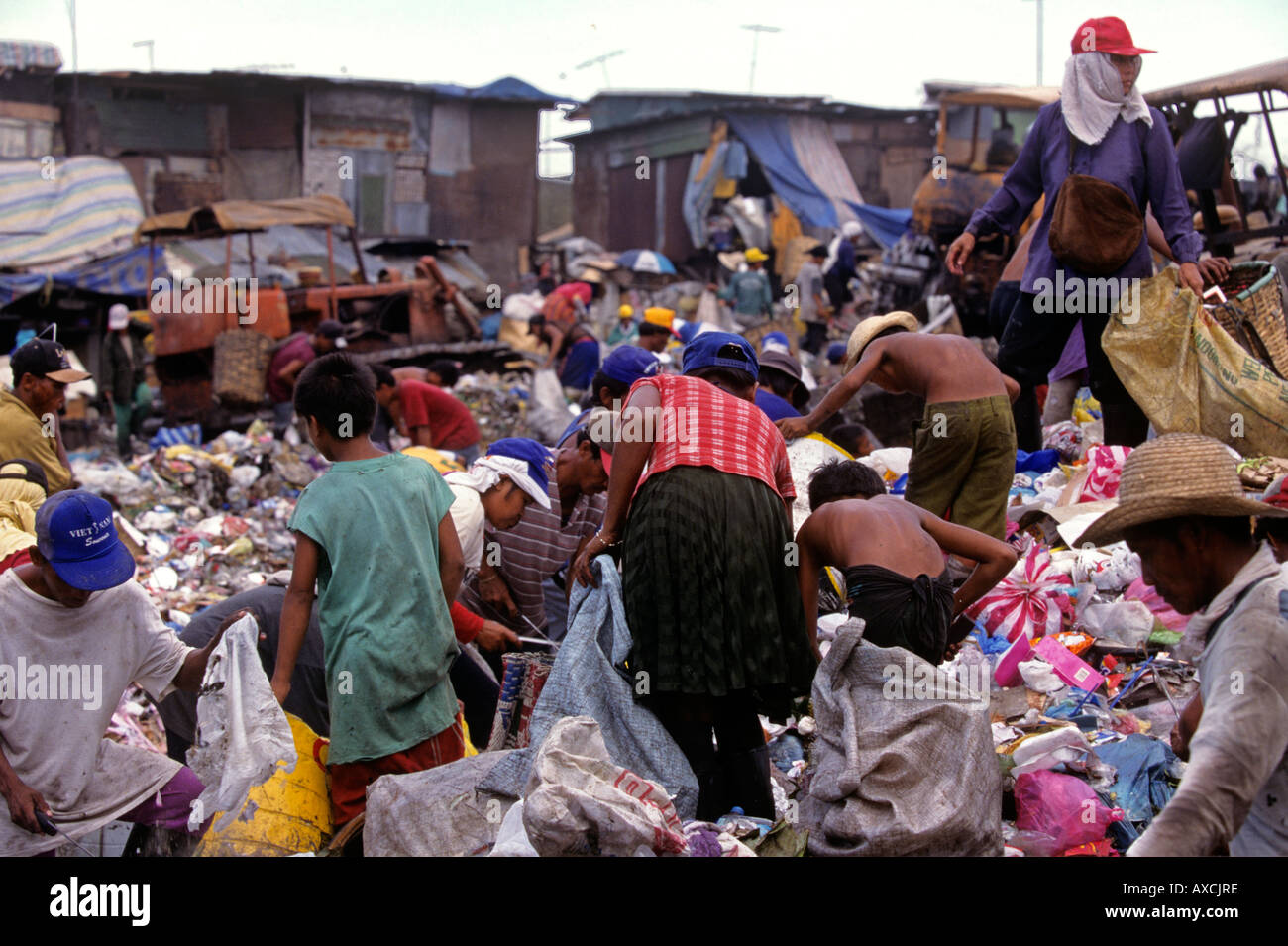 Scavengers recycle rubbish at municipal tip, Manila, Philippines Stock ...