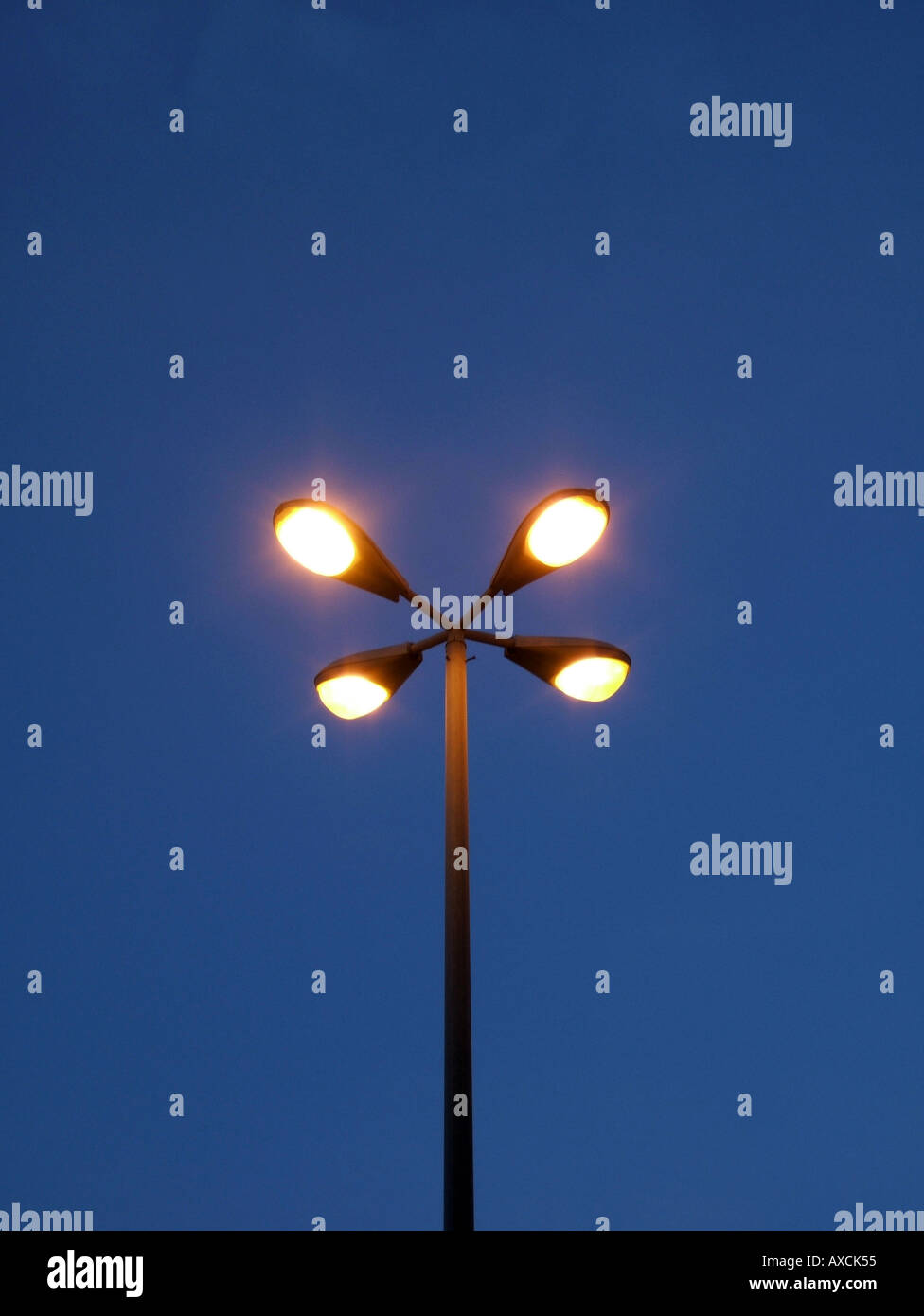 lamp post at night Stock Photo - Alamy