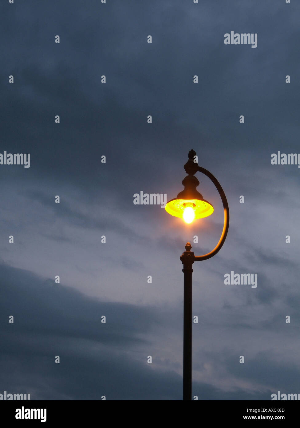 lamp post at night Stock Photo Alamy