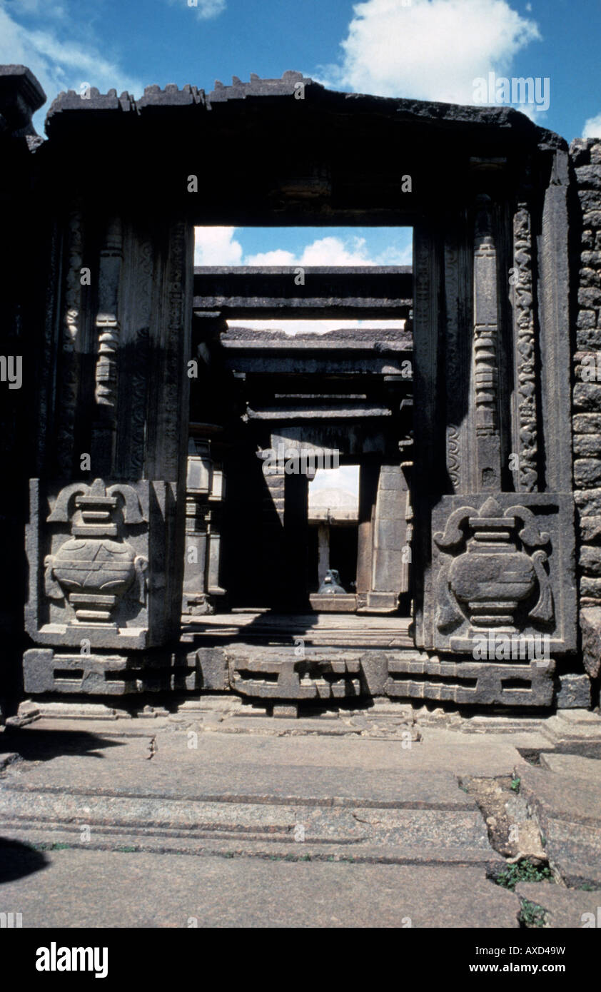 Hanamkonda (India) Ruined mandapa south door. Thousand pillar Temple, Veyyi Stambhala Gudi. Warangal, India Stock Photo