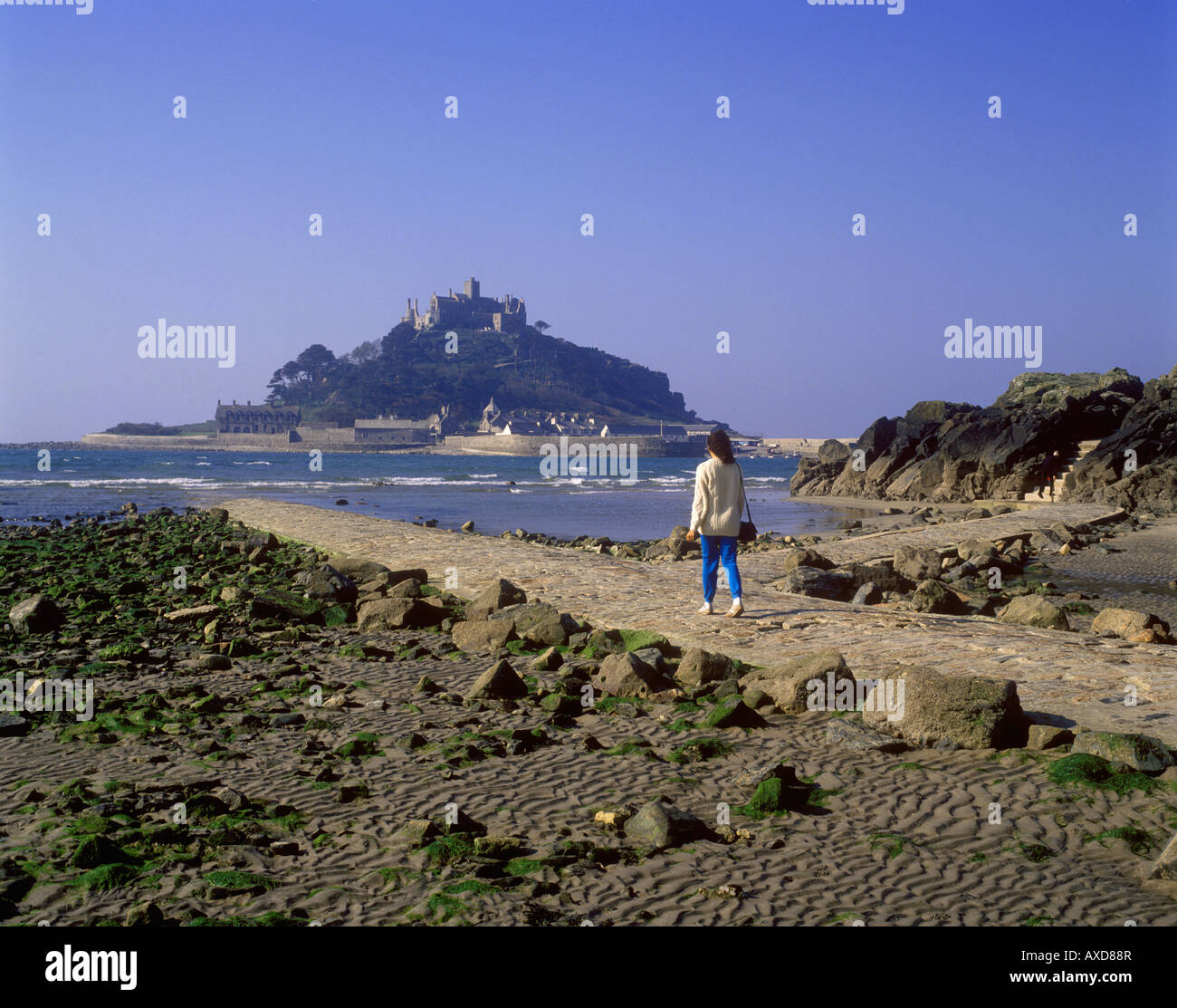 Picturesque view showing the causeway which connects St Michael's Mount in Mounts Bay to Marizion at low tide Stock Photo