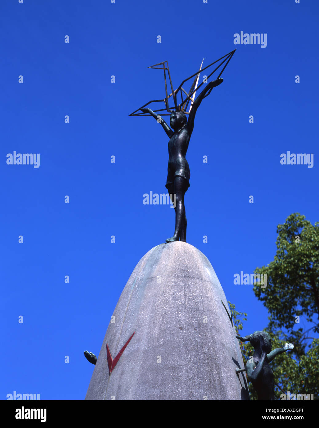 Children's Peace Monument, Peace Memorial Park, Hiroshima. Figure of a Sadako, a young girl who died from radiation, with crane Stock Photo
