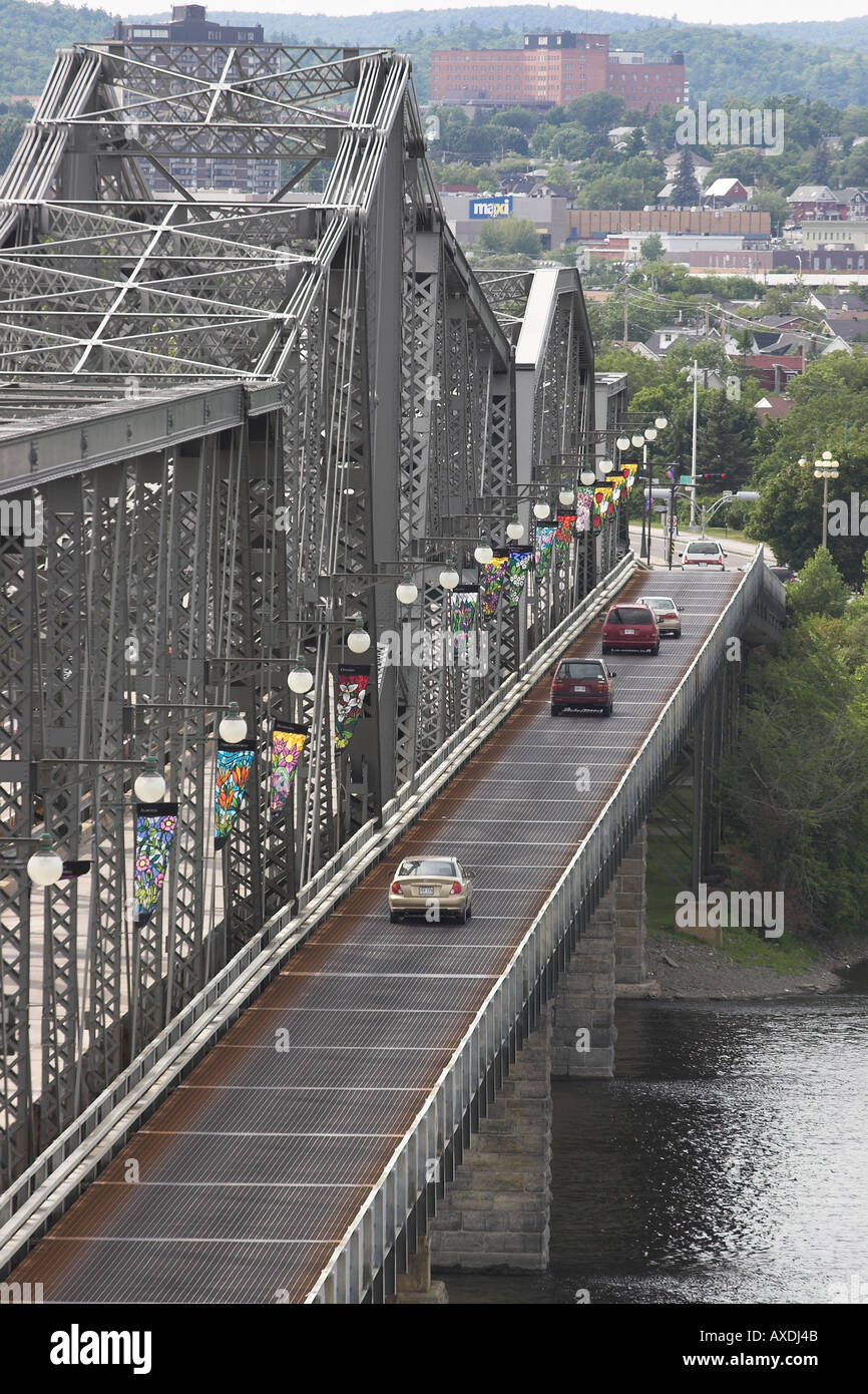 Interprovincial (Alexandra) Bridge An old iron bridge from Ottawa to