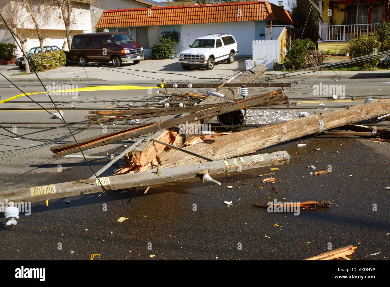 Extremely strong wind hi-res stock photography and images - Alamy