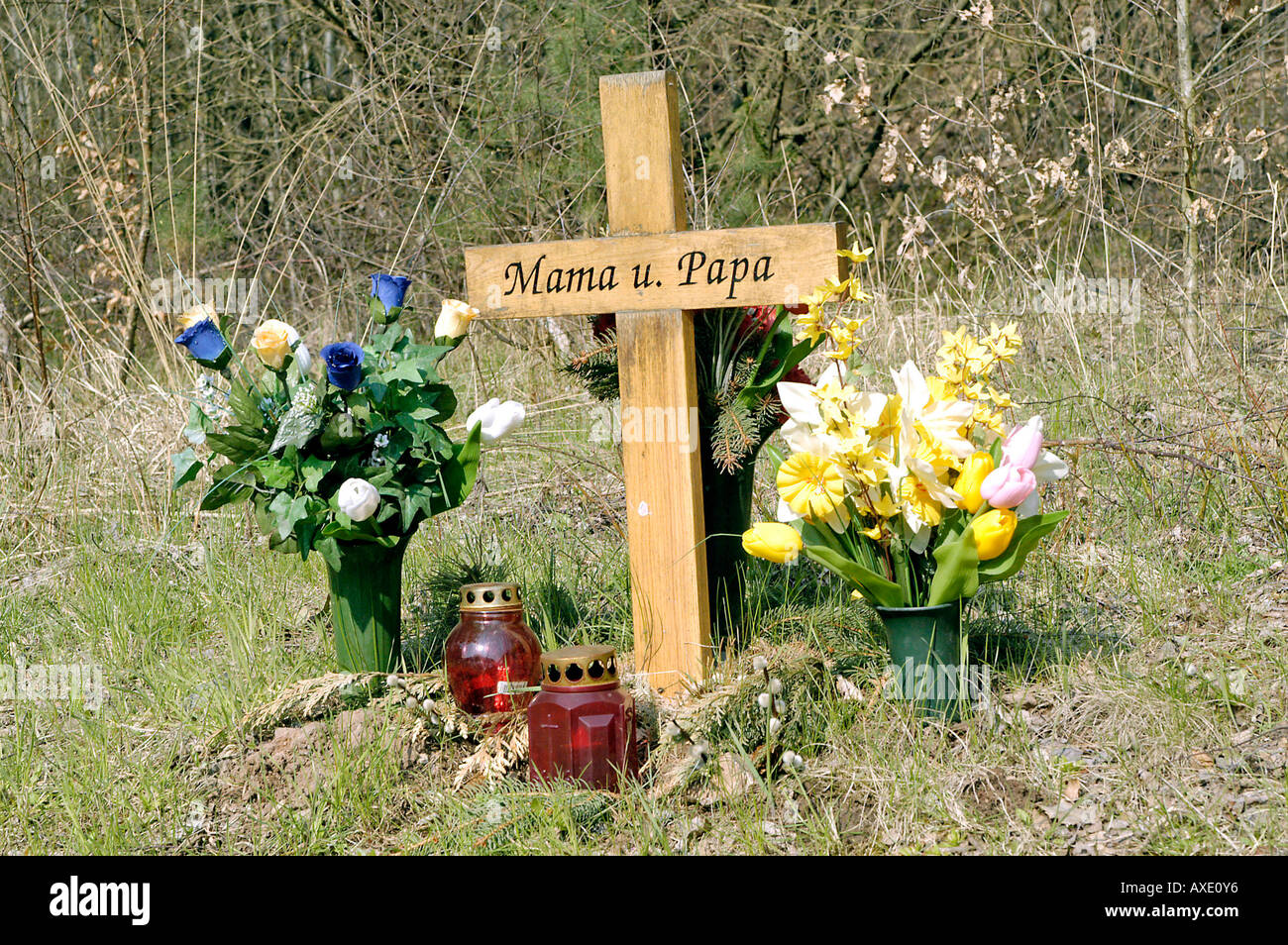 Cross on the Street to remember the victims of a car accident Mum + Dad Stock Photo