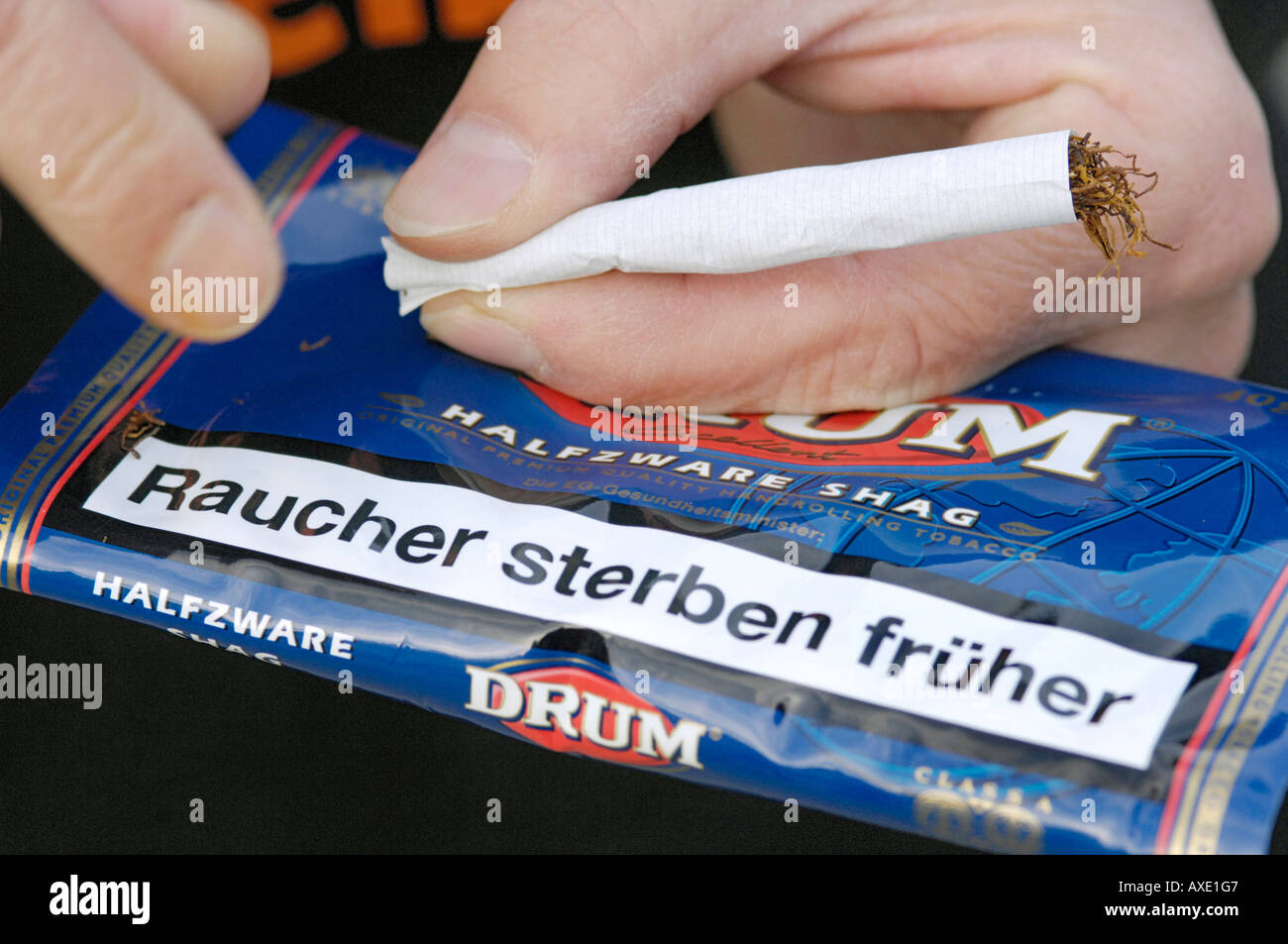 DRUM cigarette tobaco "Smokers die earlier Stock Photo Alamy