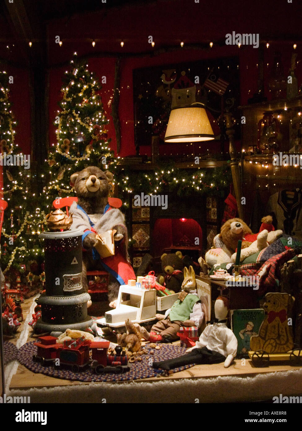 28,881 Shop Windows Christmas Images, Stock Photos, 3D objects, & Vectors