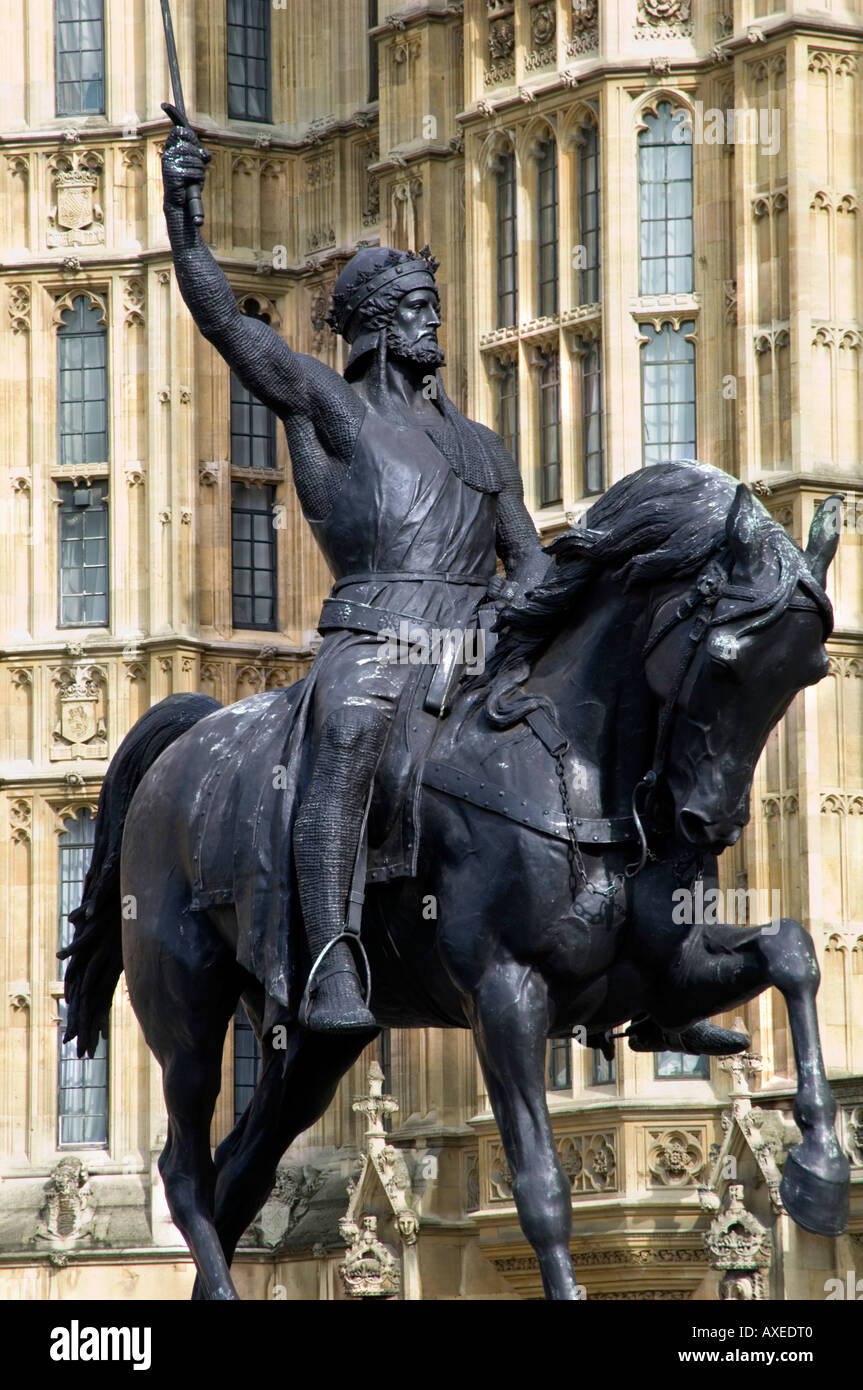 richard the lionheart statue westminster houses of parliament london