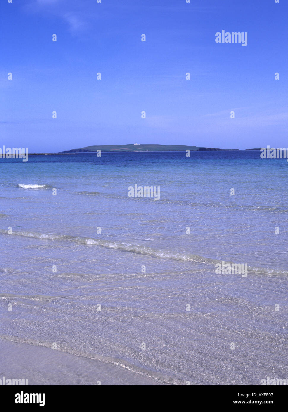dh Newark Bay DEERNESS ORKNEY White sandy beach bay and island of Copinsay Stock Photo