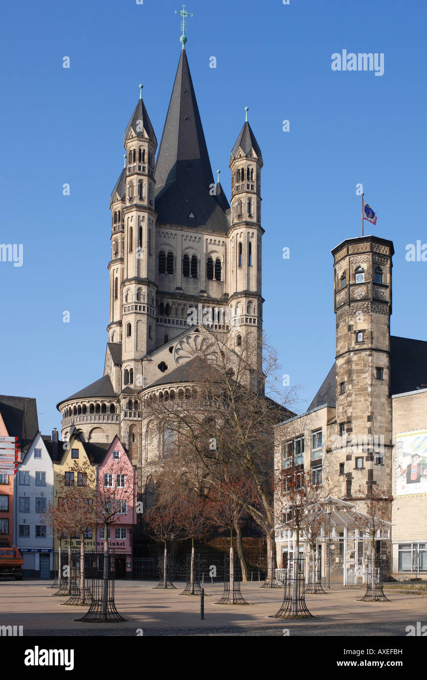 Köln, Groß St. Martin, Turm mit Dreikonchenchor von Südosten Stock Photo