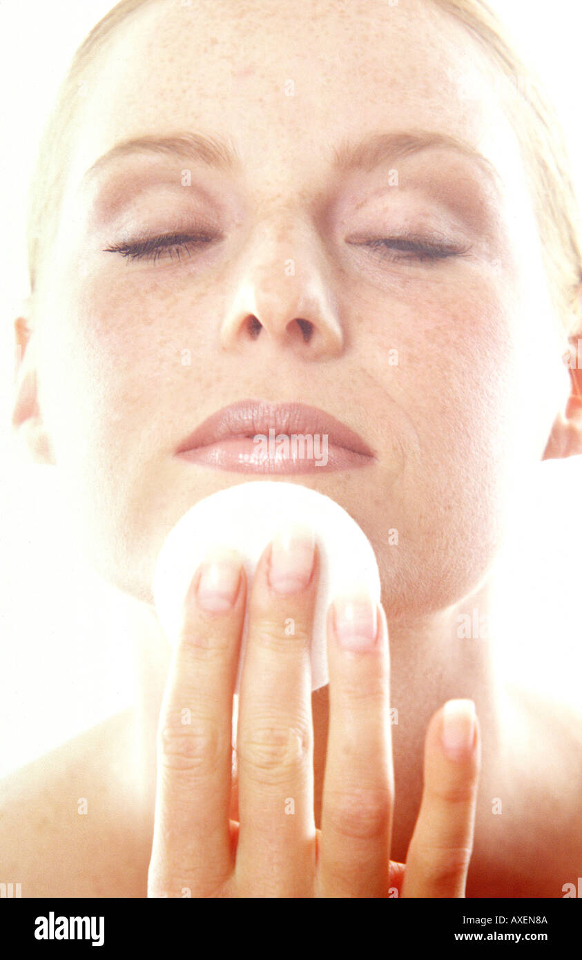Lady Using Powder Woman face make up powder hi-res stock photography and images - Alamy