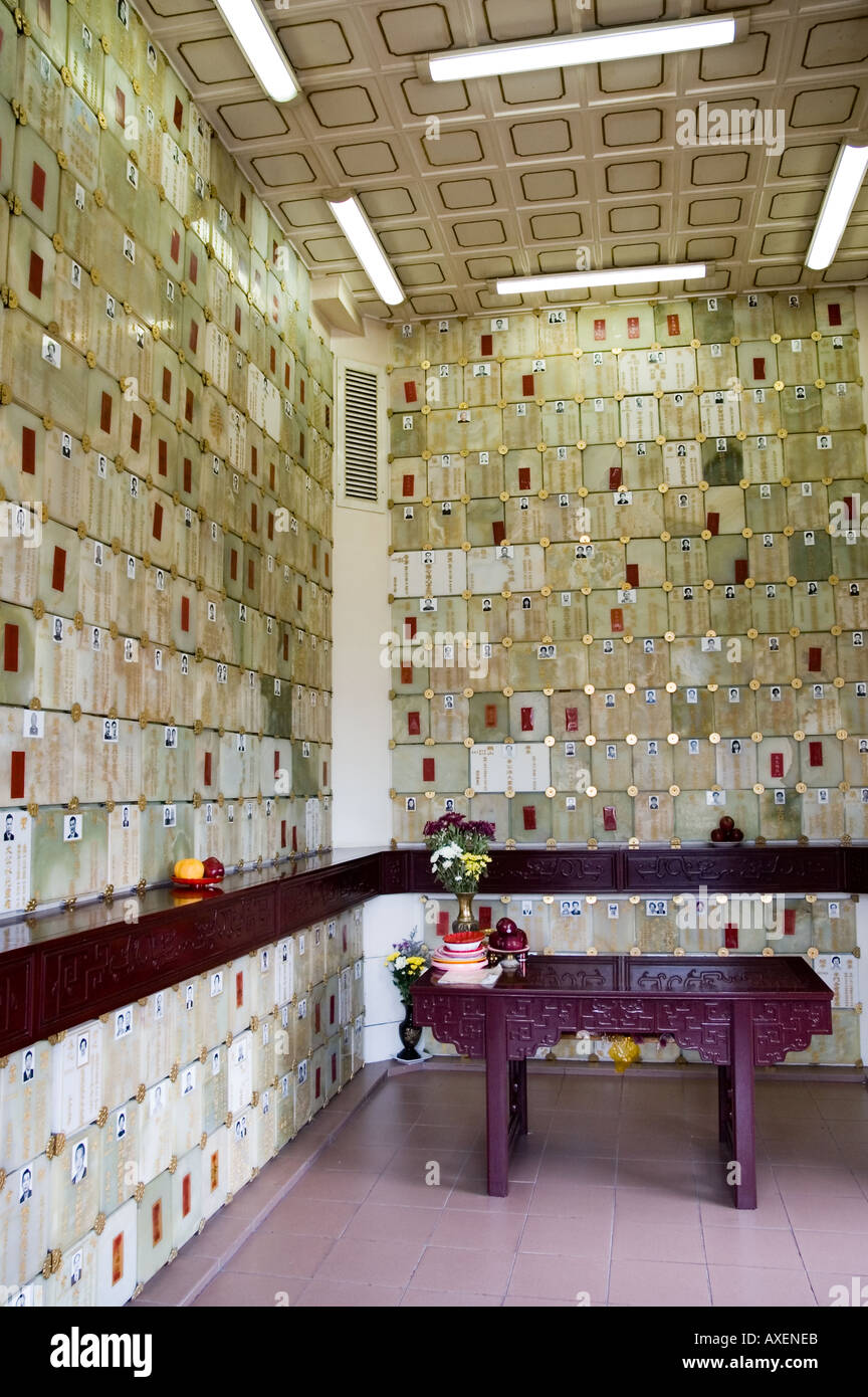 Niches flowers in cemetery hi-res stock photography and images - Alamy