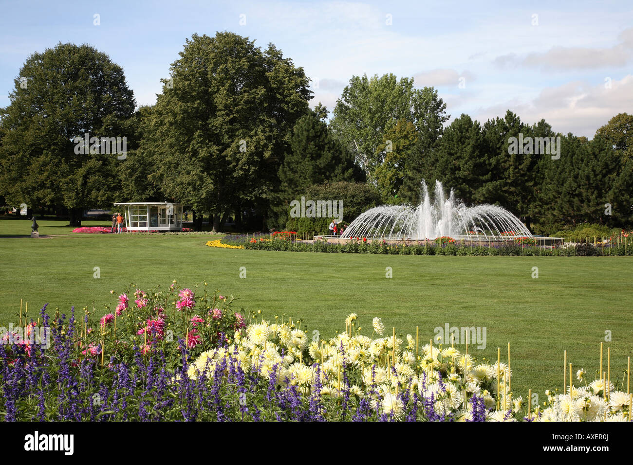 Erfurt, EGA-Park, Pavillons und Brunnen auf der großen Wiese Stock Photo