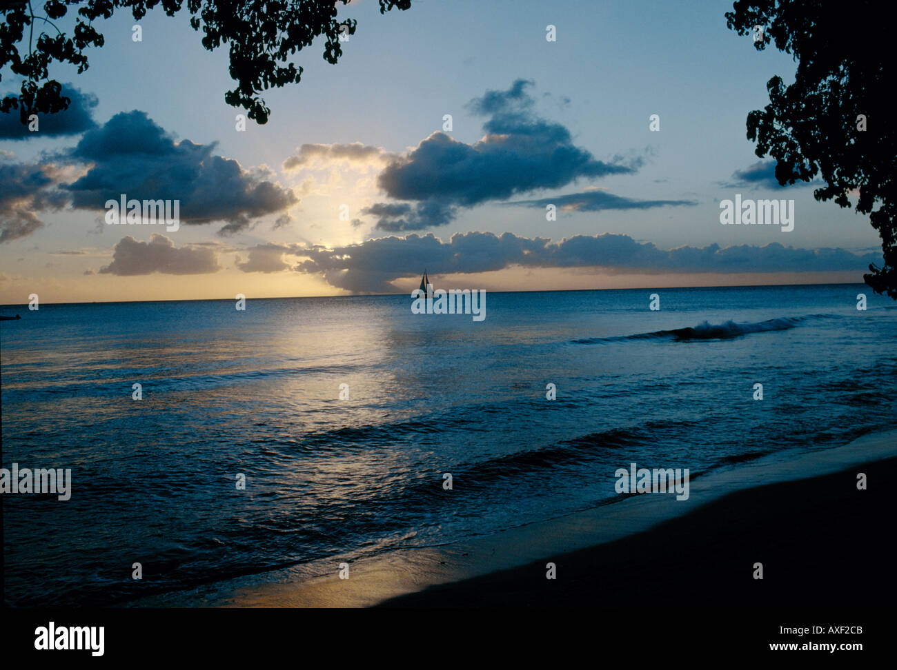 Boat sailing on bay sunset hi-res stock photography and images - Alamy