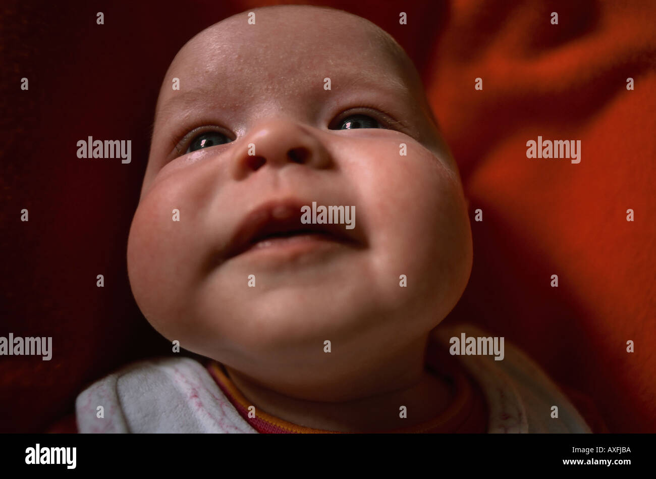 indoor flat child baby 0 5 face grimace portrait close up horizontal
