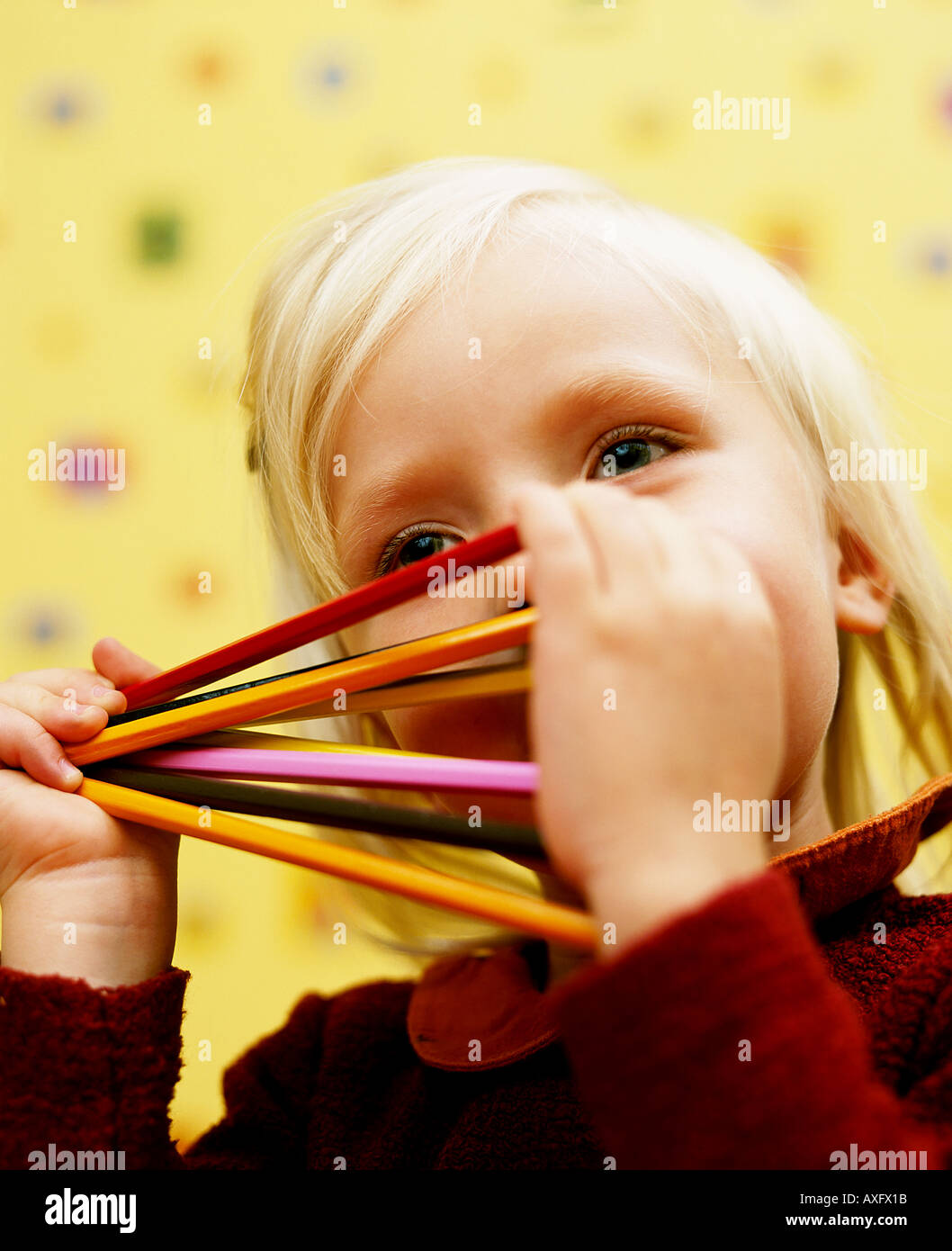 Child girl cover face 5 hi-res stock photography and images - Alamy