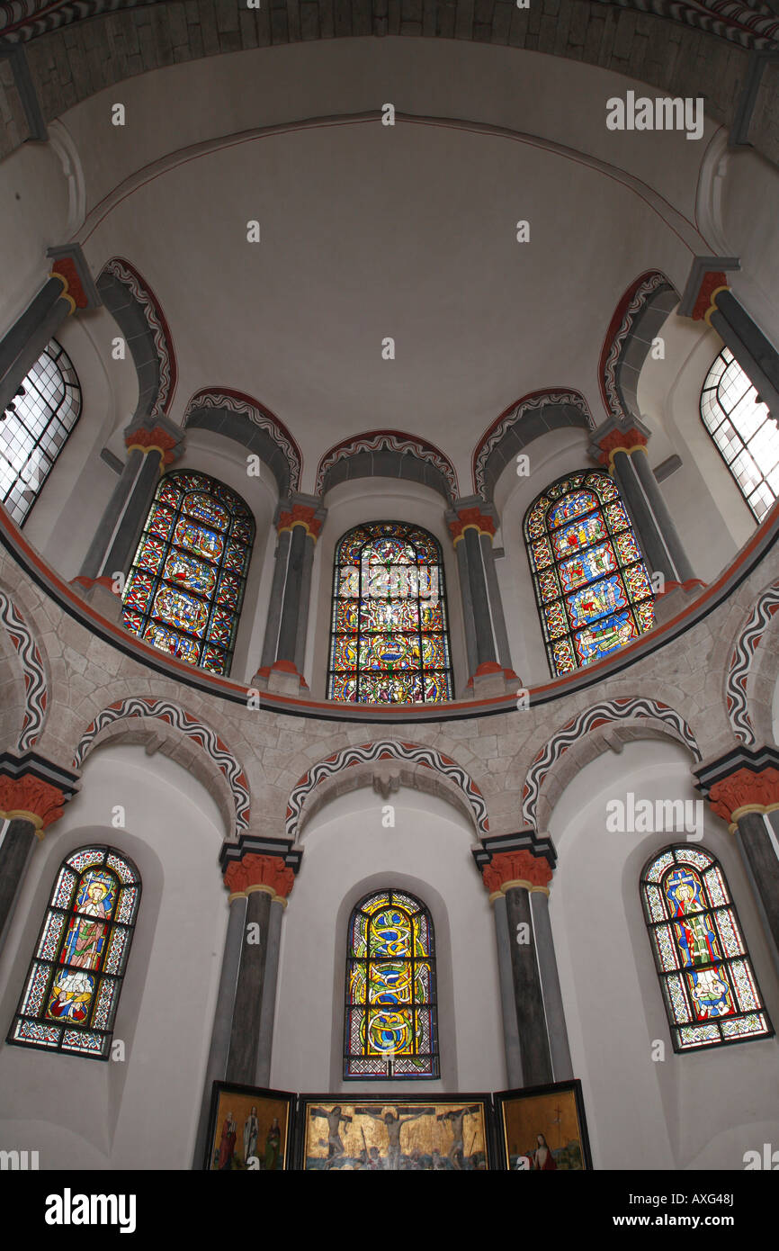 Köln, St. Kunibert, Romanische Fenster in der Chorapsis Stock Photo
