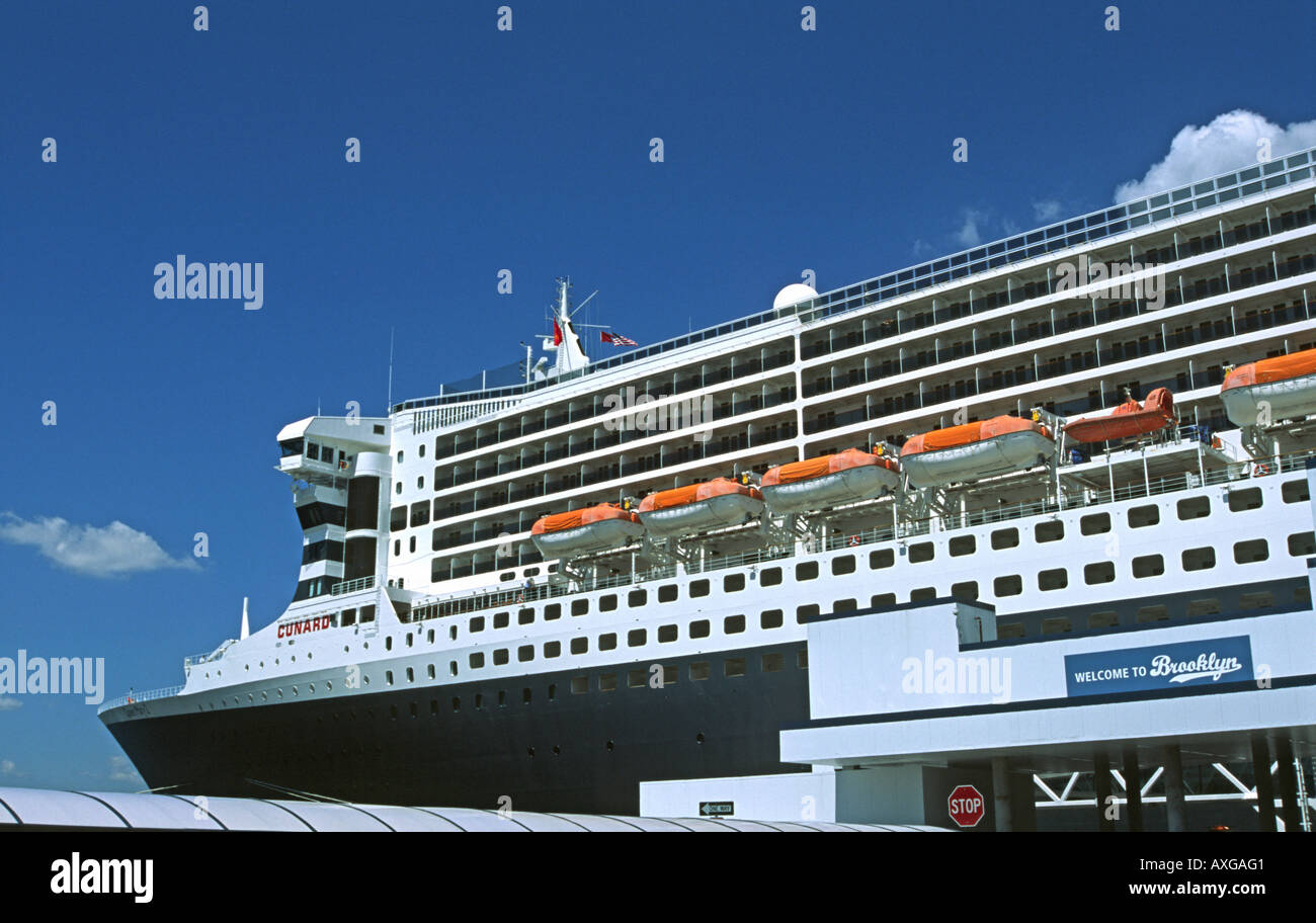 Qm2 new york hi-res stock photography and images - Alamy