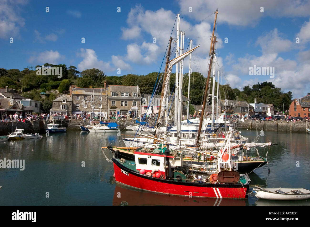 Padstow harbour in north cornwall hi-res stock photography and images ...