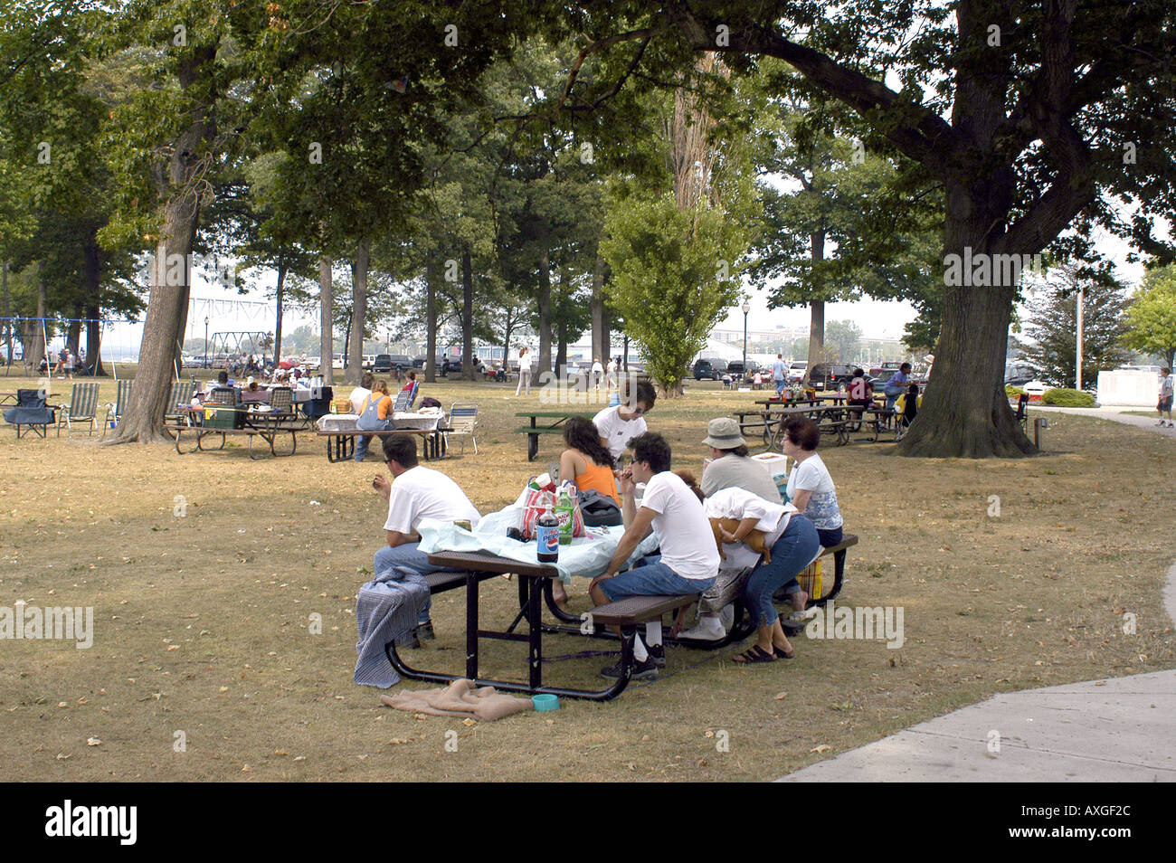 Picnic park games family hi-res stock photography and images - Alamy