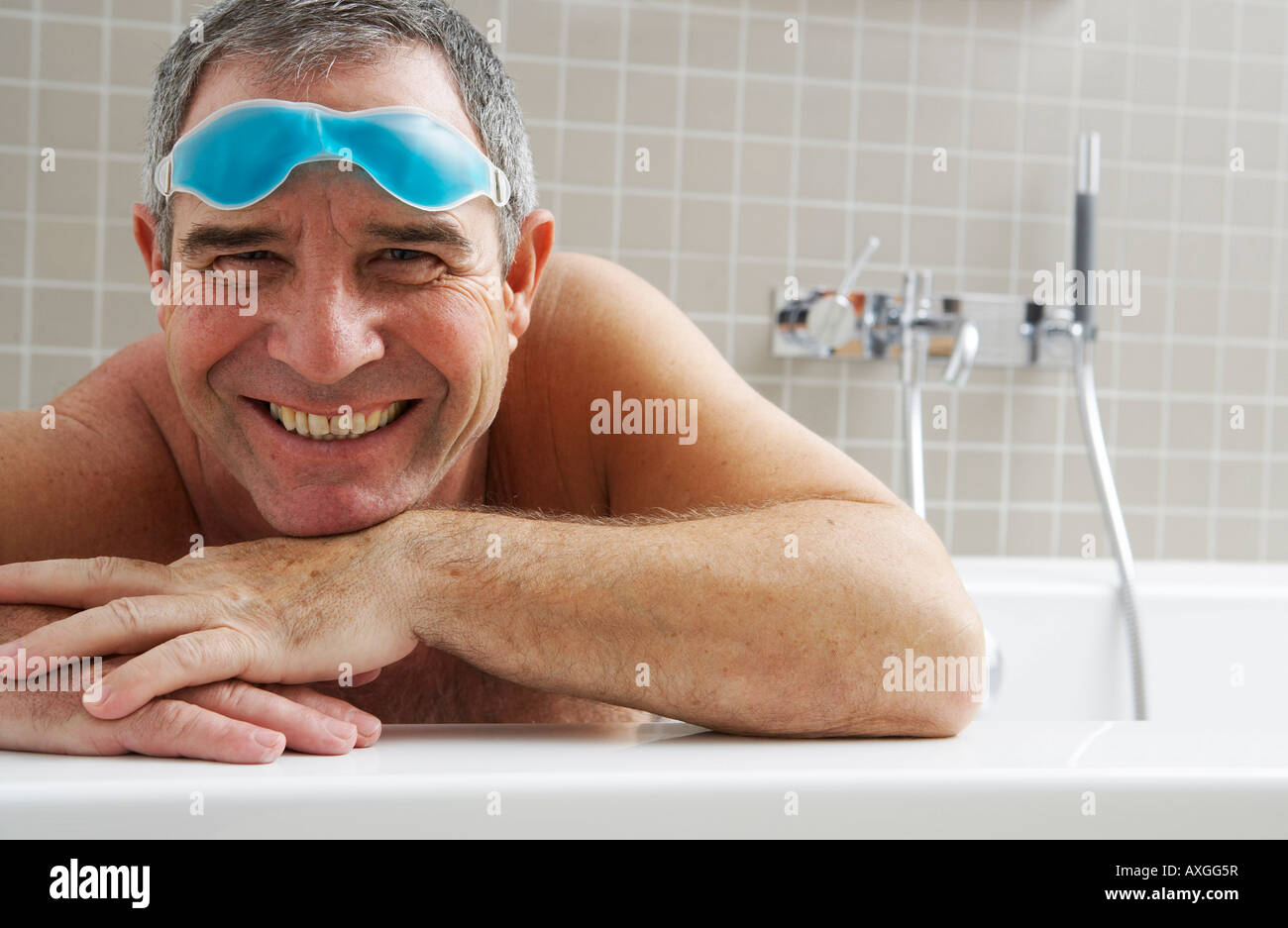 Senior man bathing in bathtub High Resolution Stock Photography and