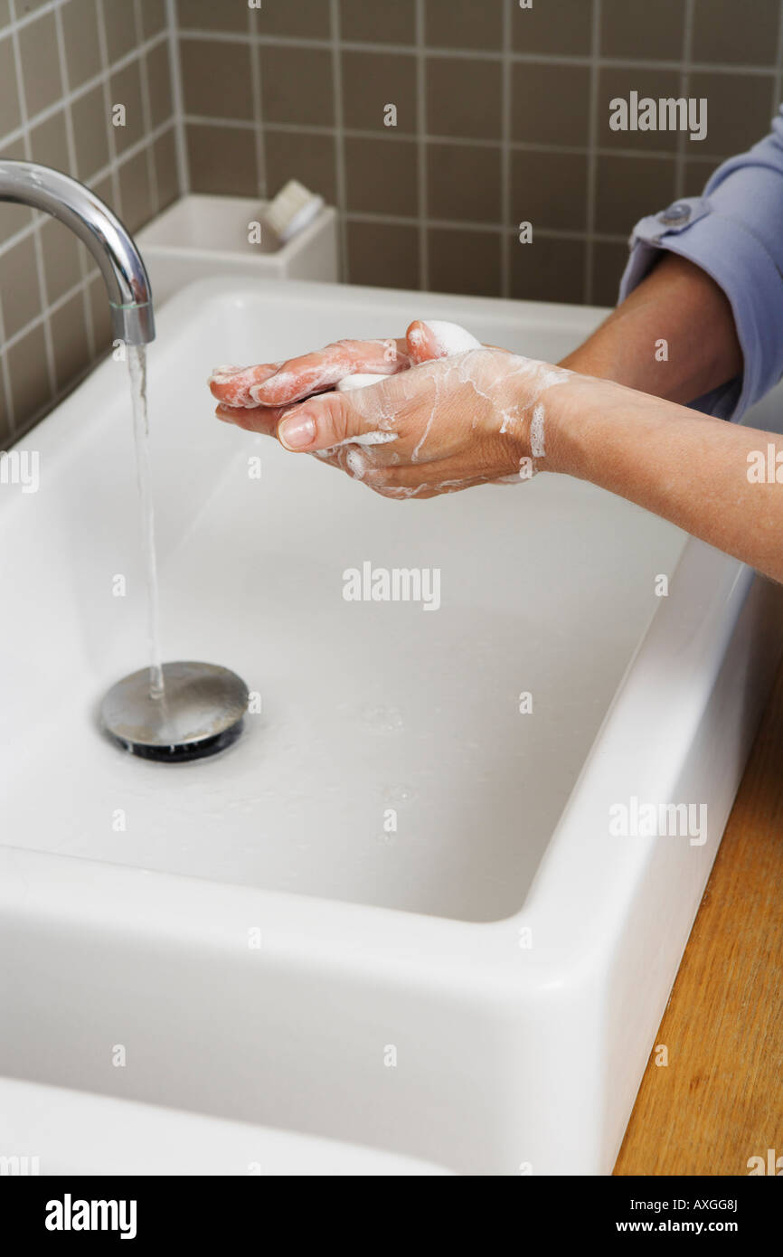 Hand washing clothes sink hires stock photography and images Alamy