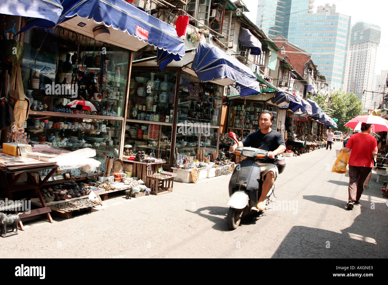 Shanghai antiques market hires stock photography and images Alamy