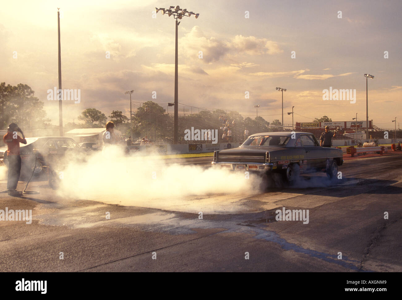 Car burning out hi-res stock photography and images - Alamy