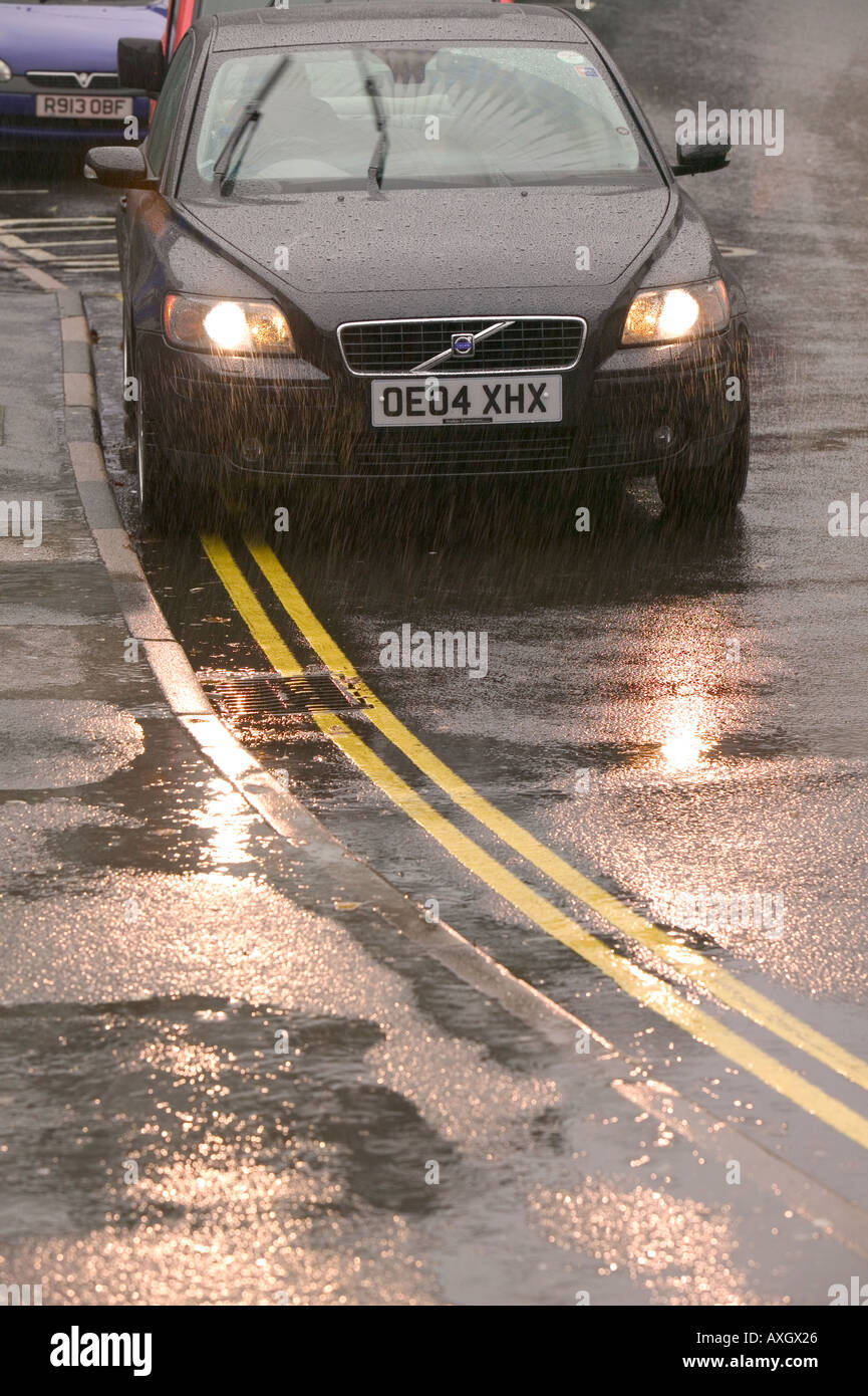 Car parked in rain hi-res stock photography and images - Alamy