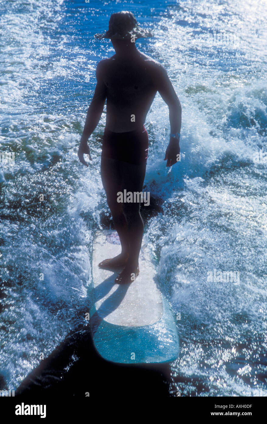 Surfer riding a wave hi-res stock photography and images - Alamy