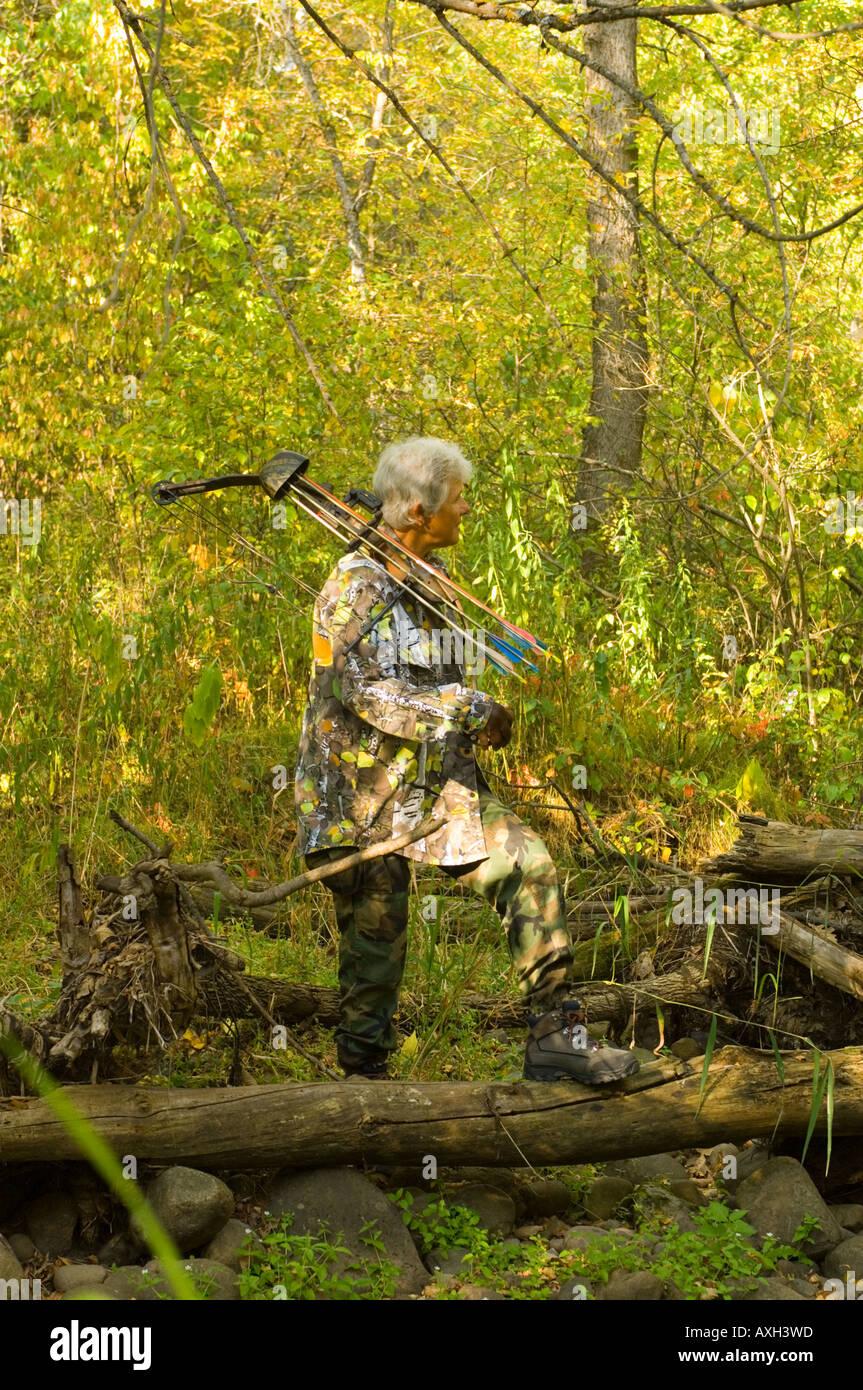 A WOMAN BOW HUNTER HUNTING WHITE TAIL DEER WITH PARKER COMPOUND BOW