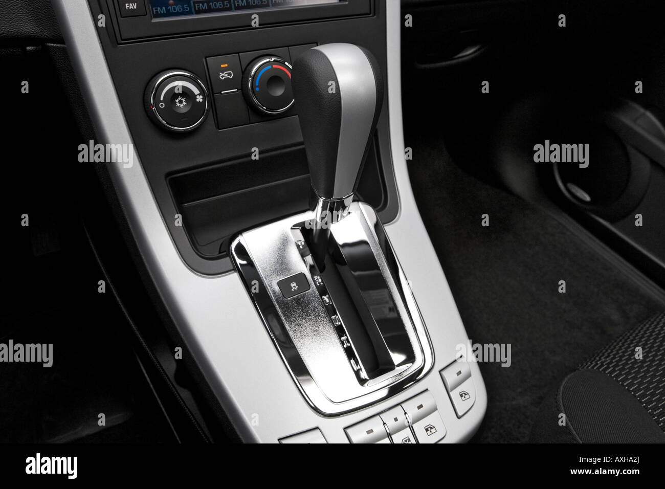 2008 Pontiac Torrent in Gray - Gear shifter/center console Stock Photo -  Alamy