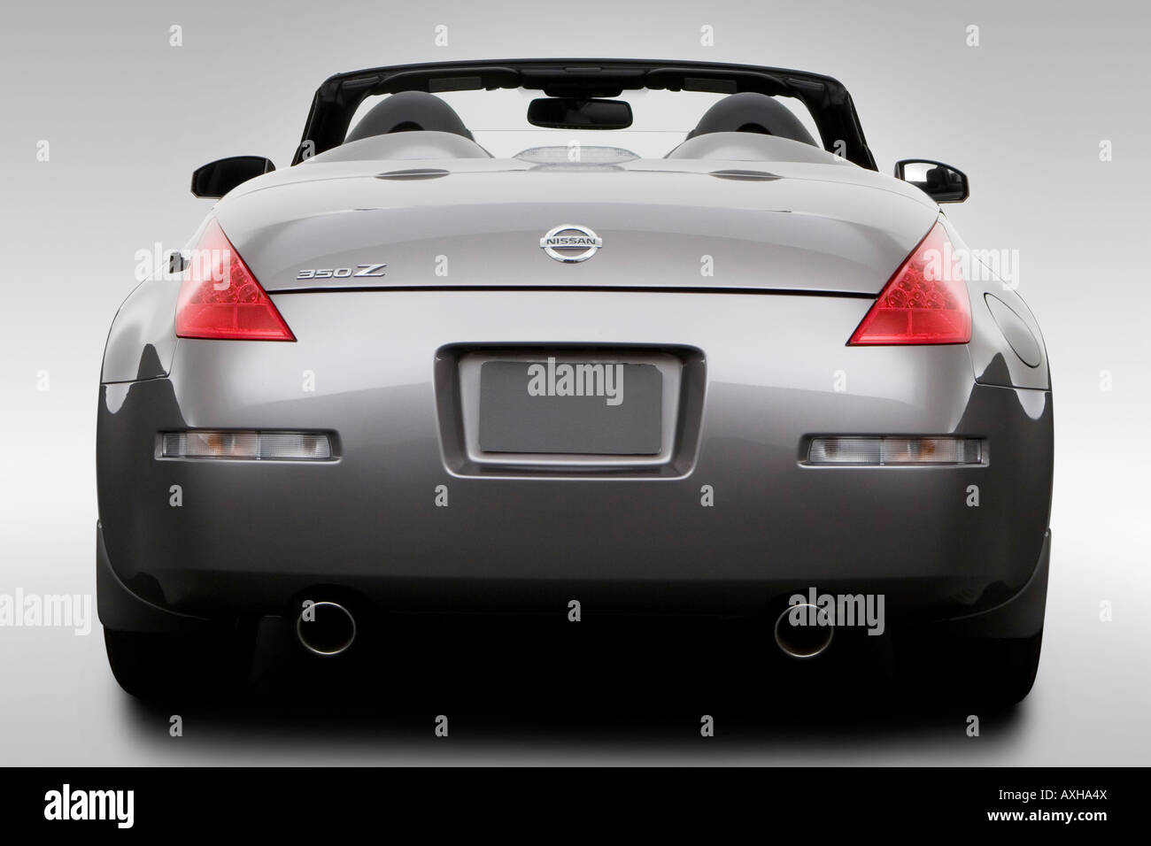 2008 Nissan 350Z Enthusiast in Gray - Low/Wide Rear Stock Photo - Alamy