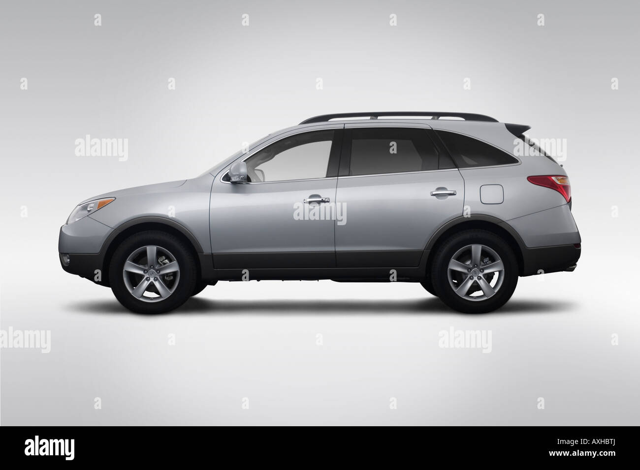 2008 Hyundai Veracruz Limited in Gray - Drivers Side Profile Stock ...