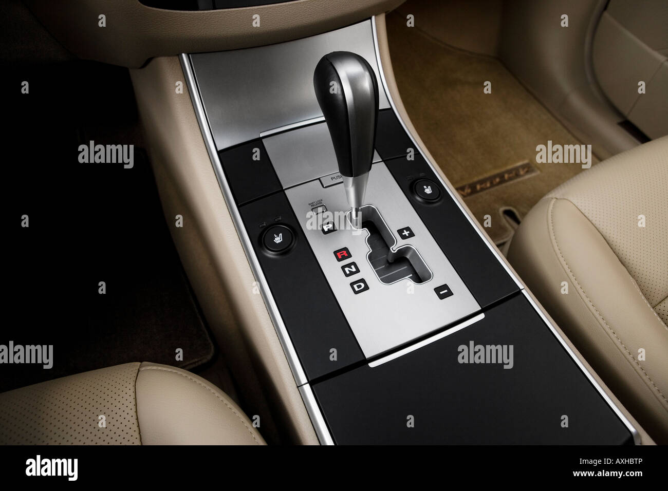 2008 Hyundai Veracruz Limited in Gray - Gear shifter/center console ...