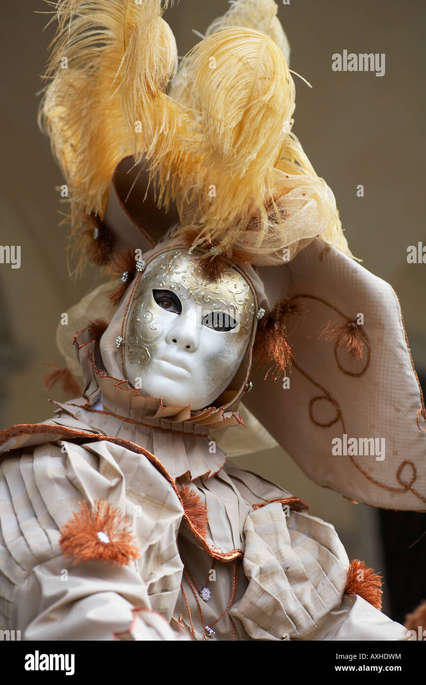 Woman gold mask costume hi-res stock photography and images - Alamy