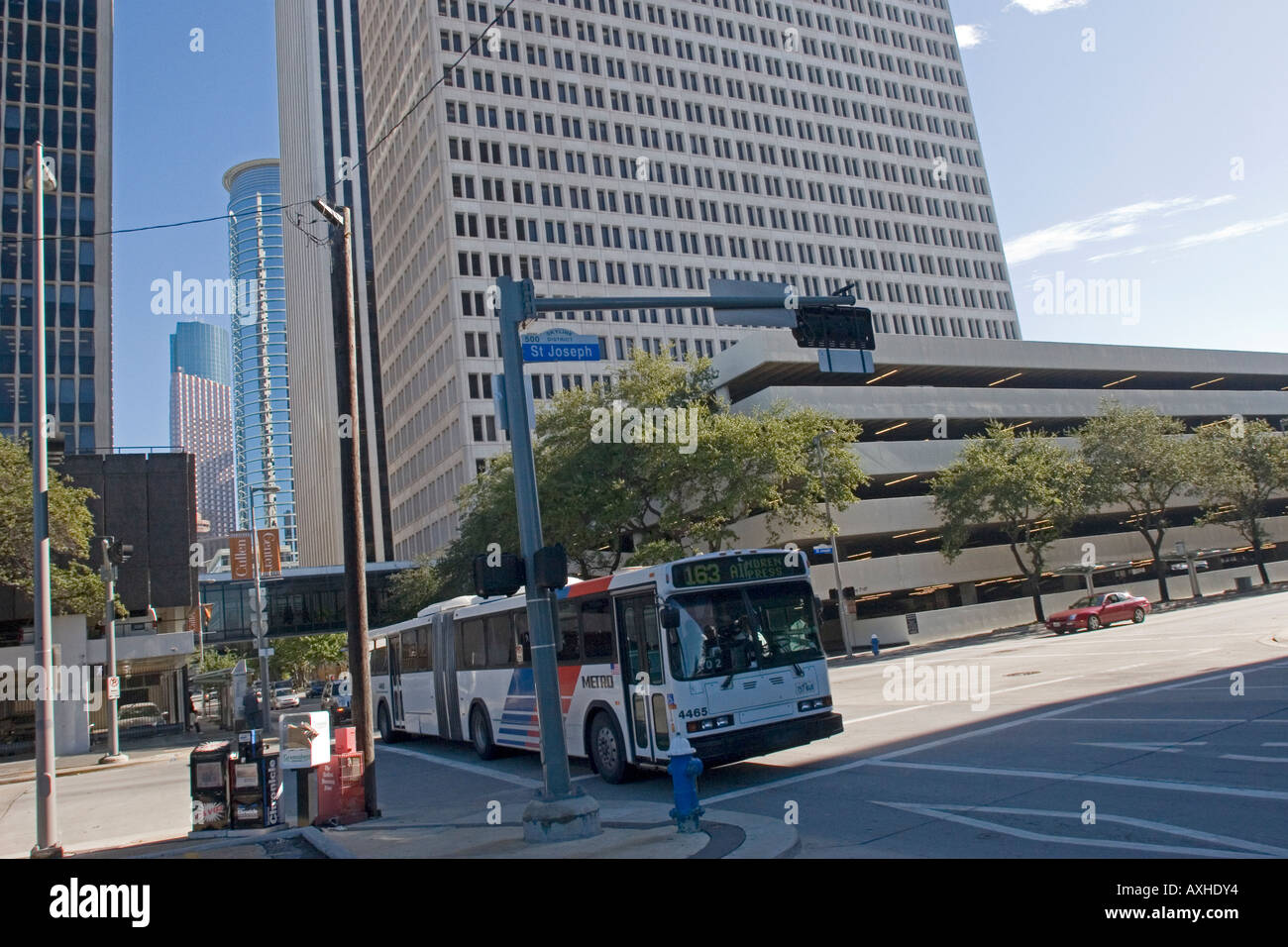 City bus in downtown houston hi-res stock photography and images - Alamy